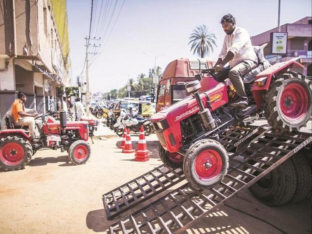 1024x768 Mahindra Tractors: 843 units sold in May 2021