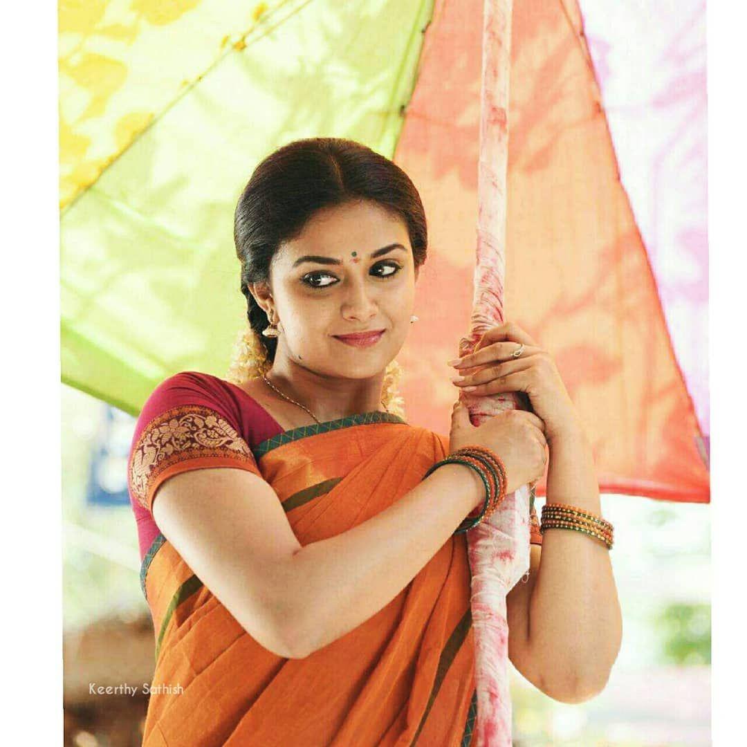 1080x1080 Smile Keerthi Suresh Image HD Photo