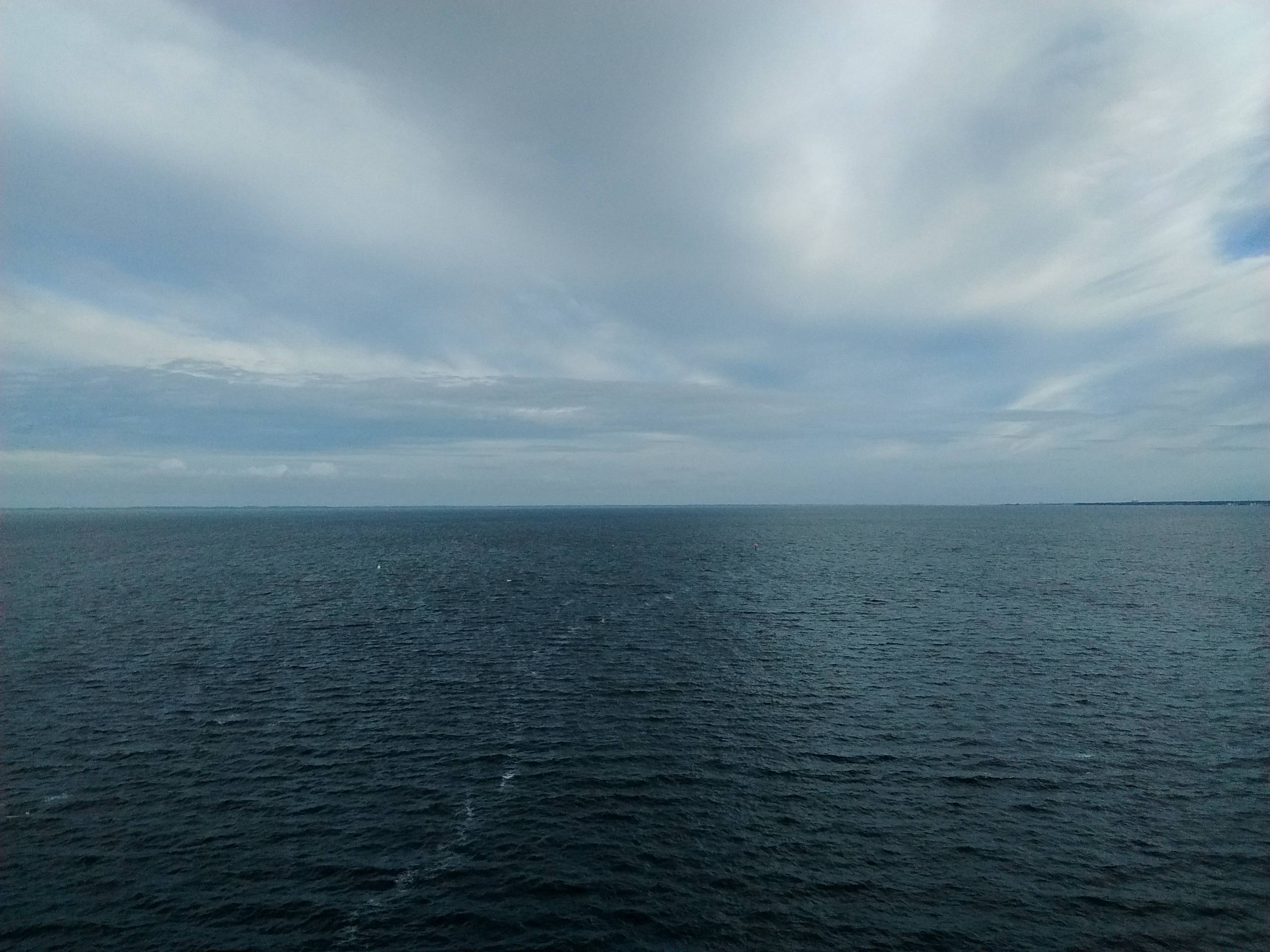 2560x1920 Just Keep Swimming Wallpaper