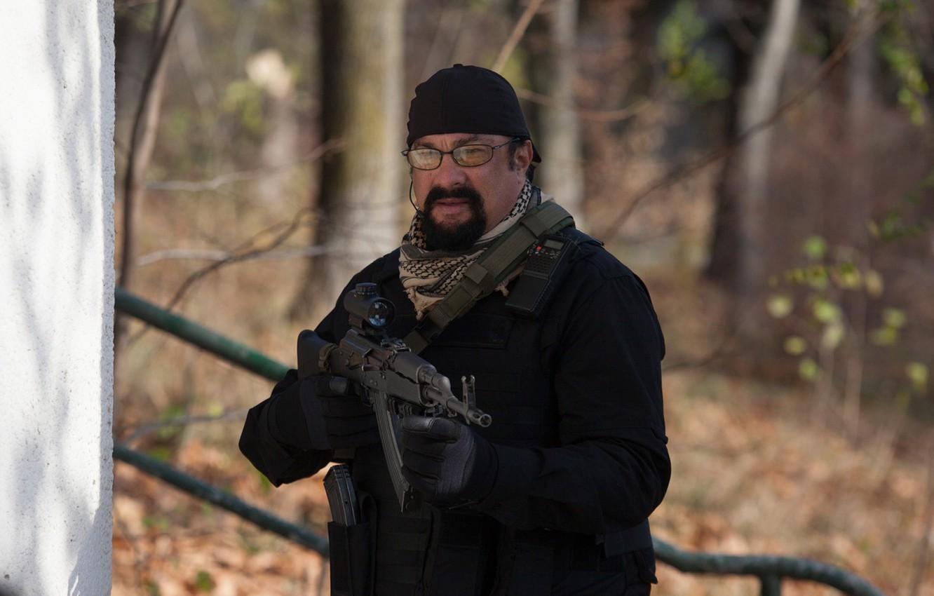 1332x850 Wallpaper cinema, gun, forest, weapon, movie, film, Steven Seagal, AK A Good Man image for desktop, section фильмы