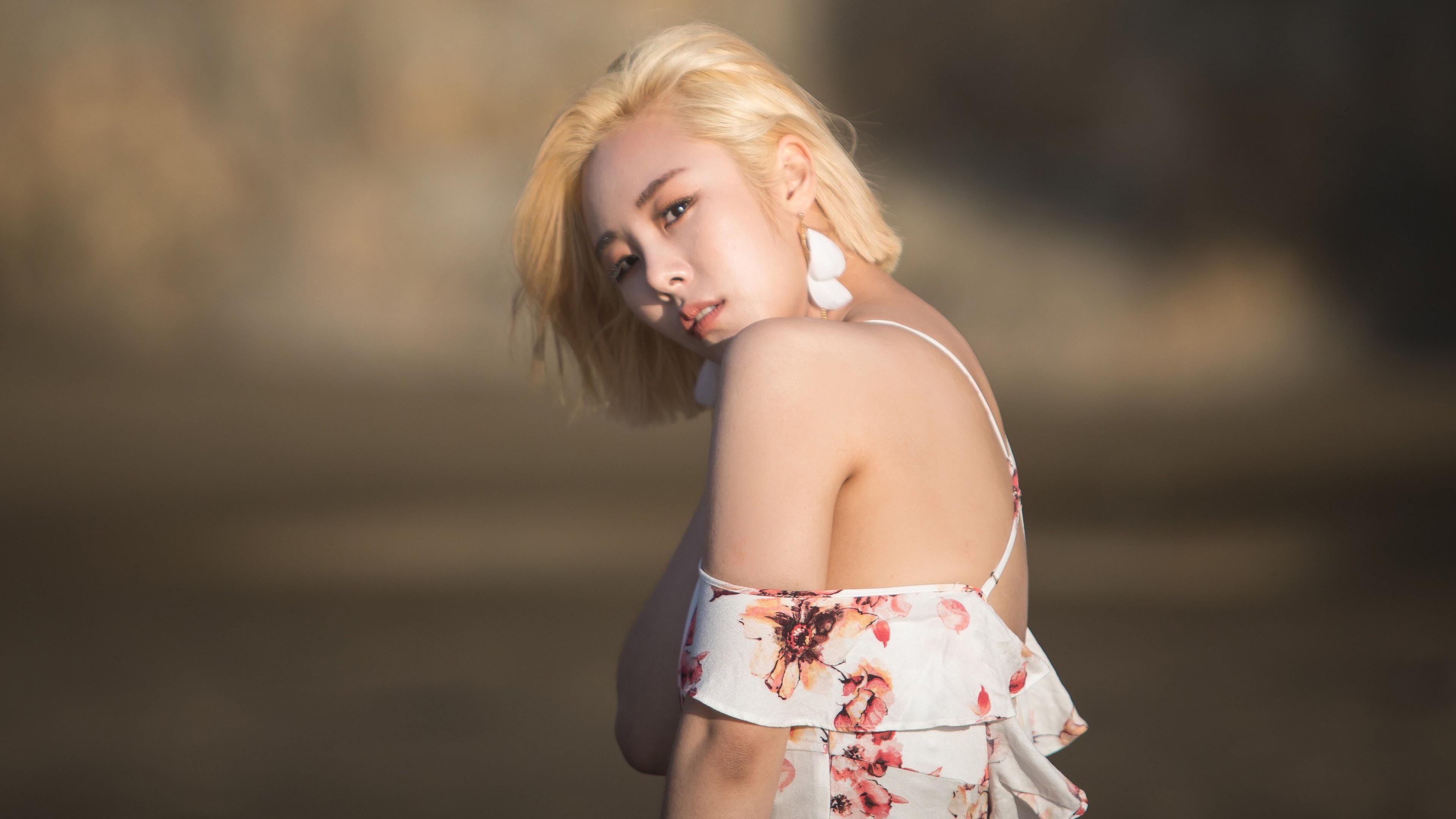 3840x2160 Wheein MAMAMOO Yellow Flower 4K