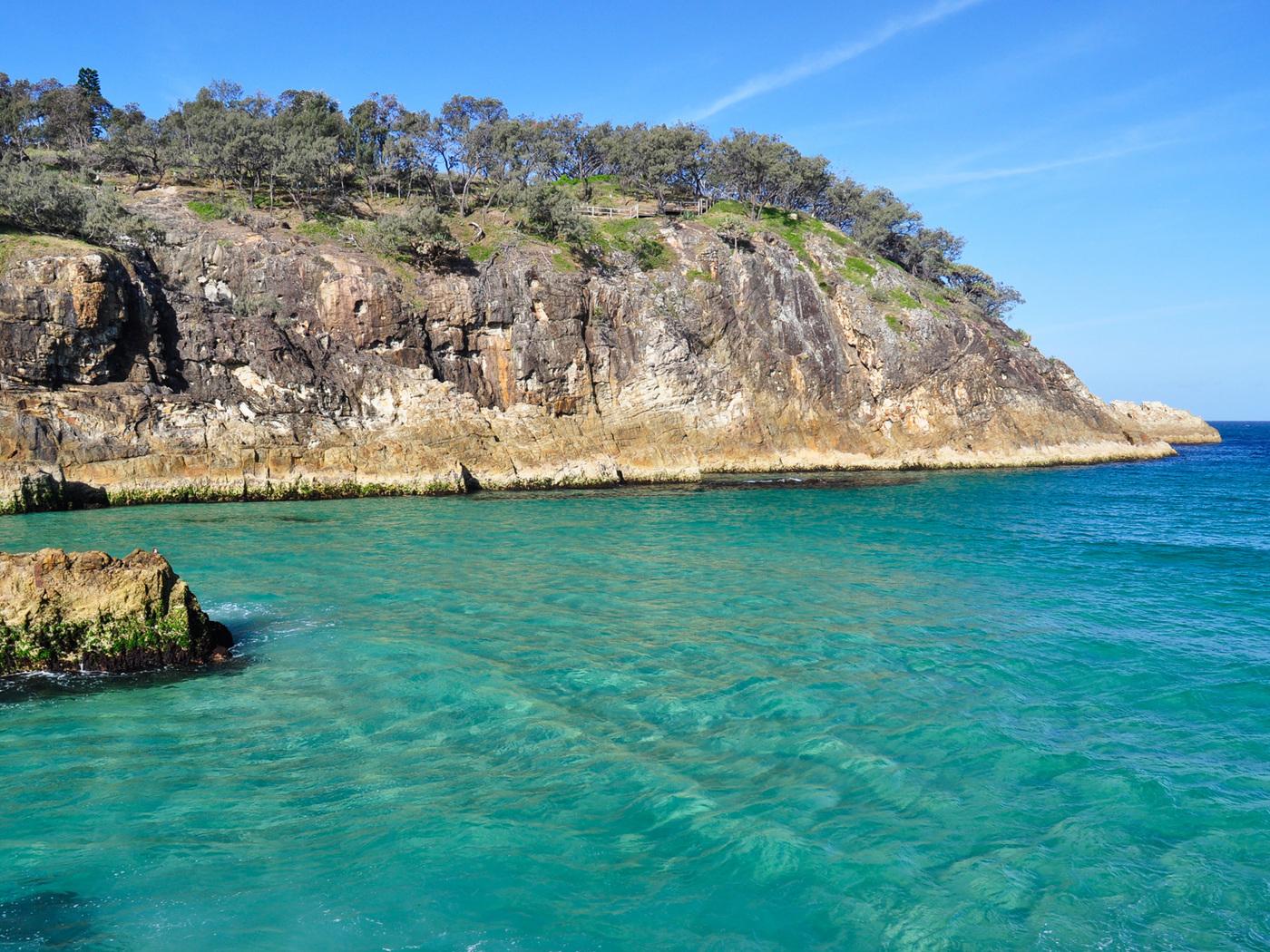 1400x1050 Crystal clear water wallpaper