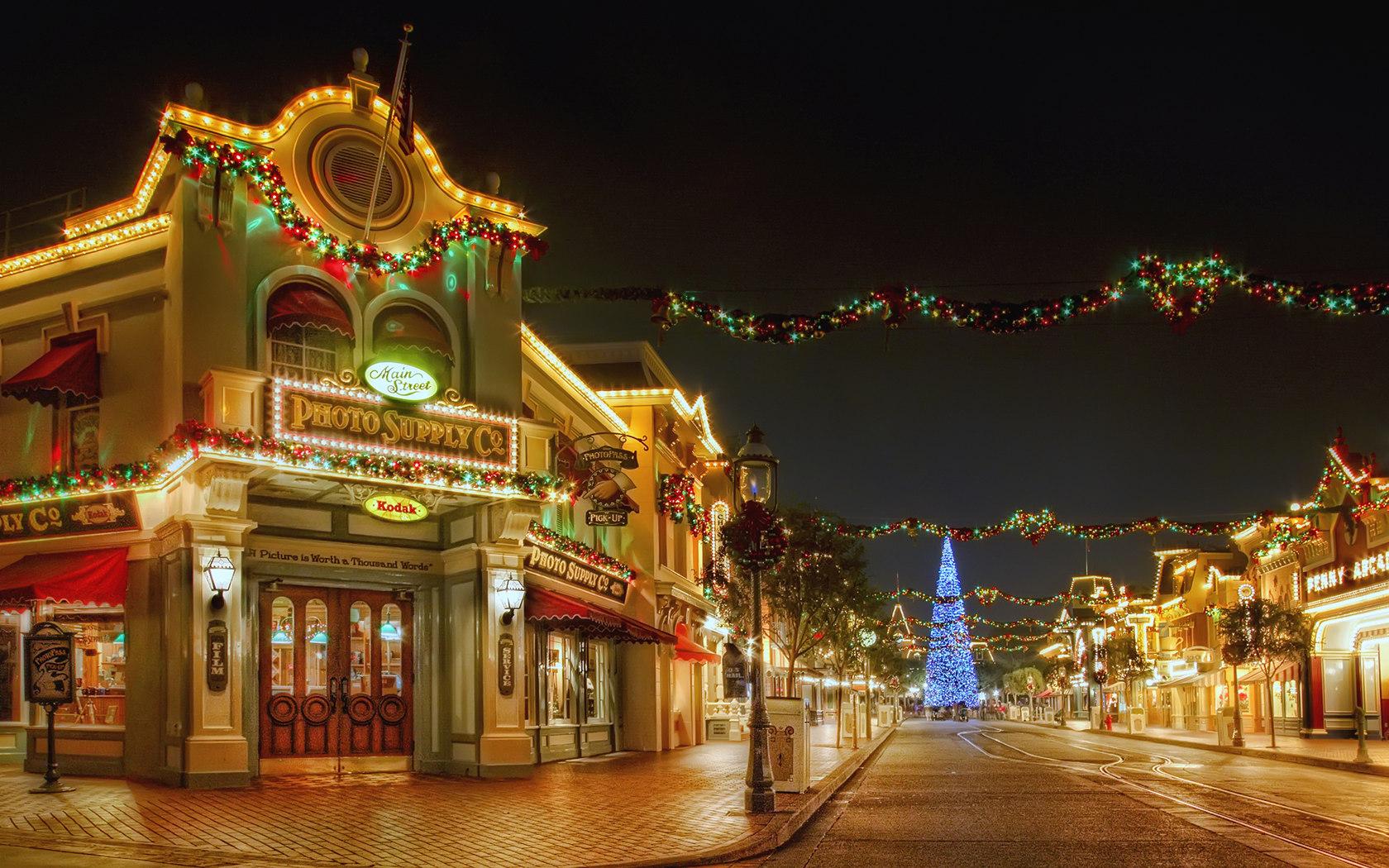 1680x1050 Gearing Up For Holidays, SMBs Up Focus On Social Media, Email Marketing
