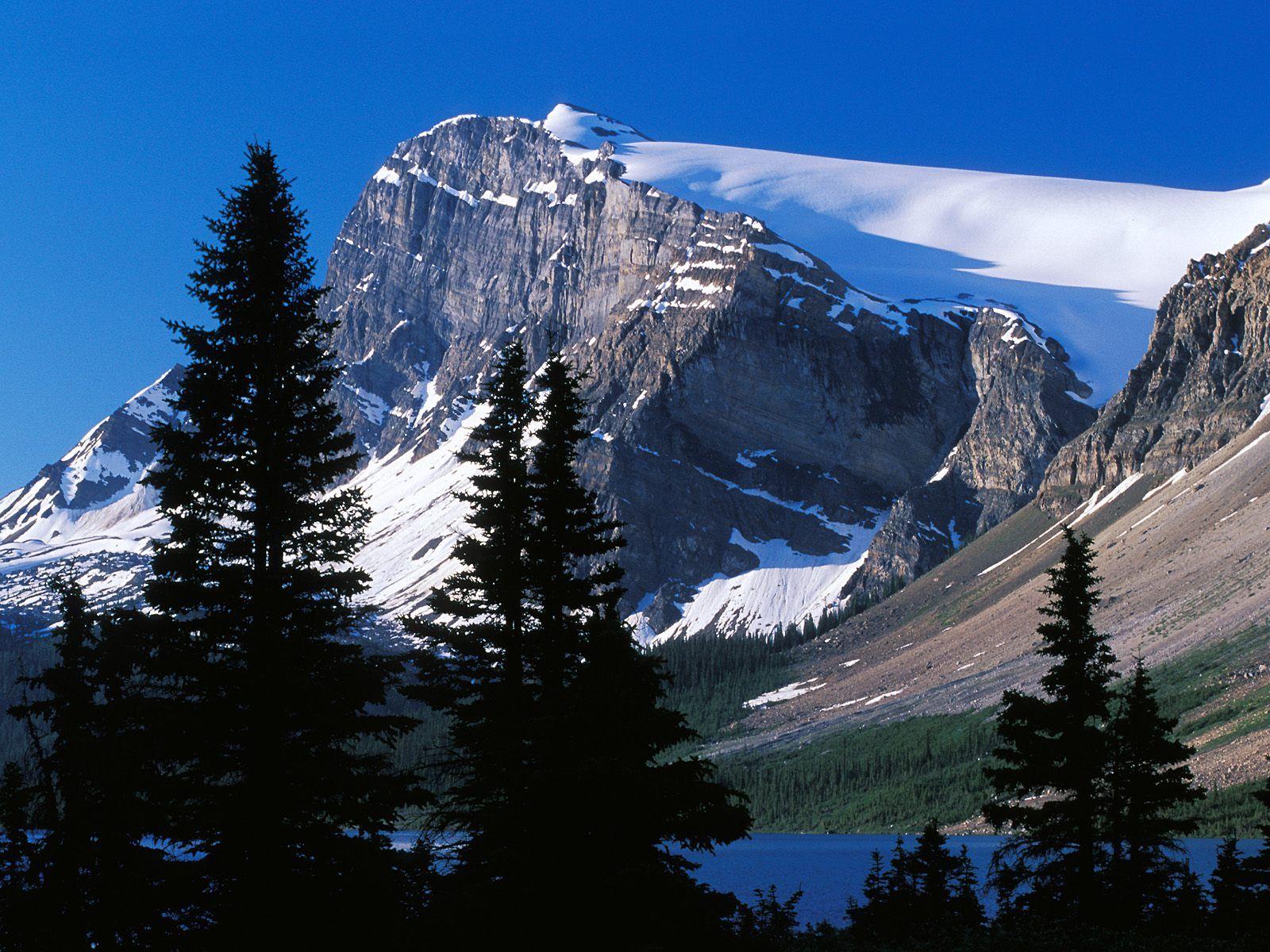 1600x1200 Mountain Peak Canada Wallpaper