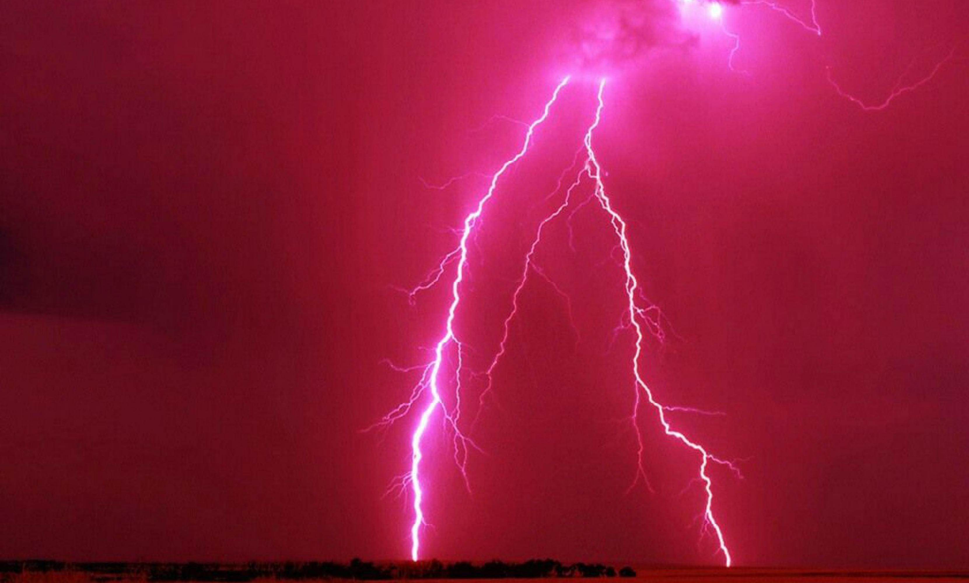 3322x2000 Pink Lightning Wallpaper