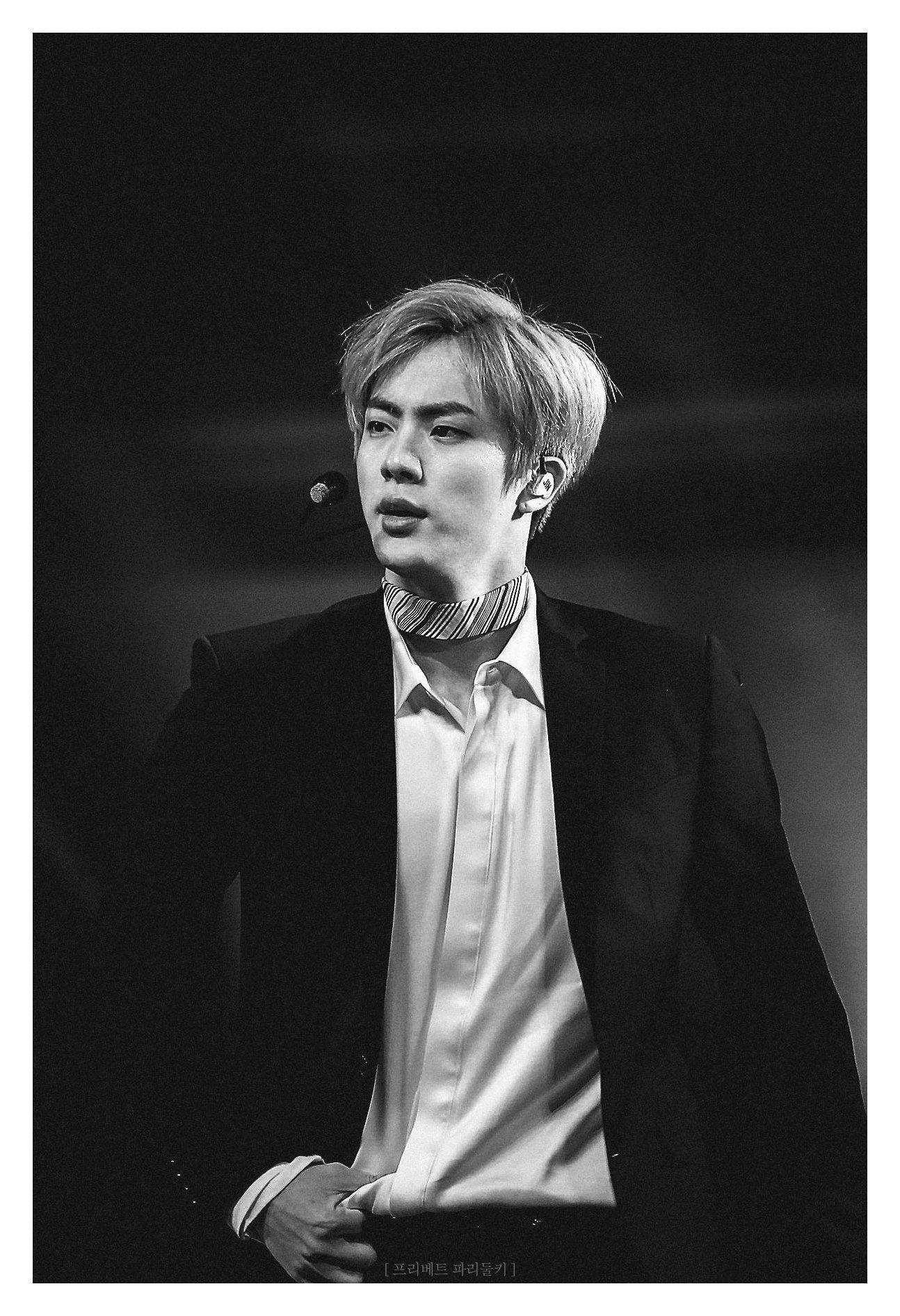 1294x1894 프리베트 파리둘키 BTS Black and white Jin. Bts black and white, Kim seokjin, Bts jin