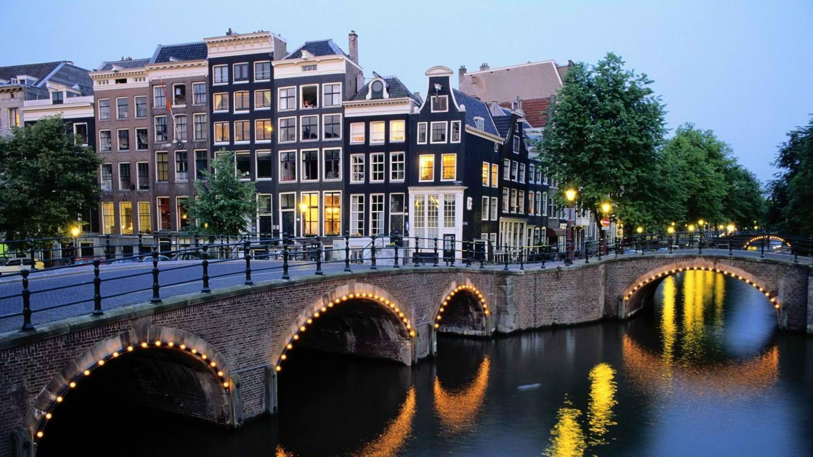 1600x900 Amsterdam Bridge Toronto Wallpaper