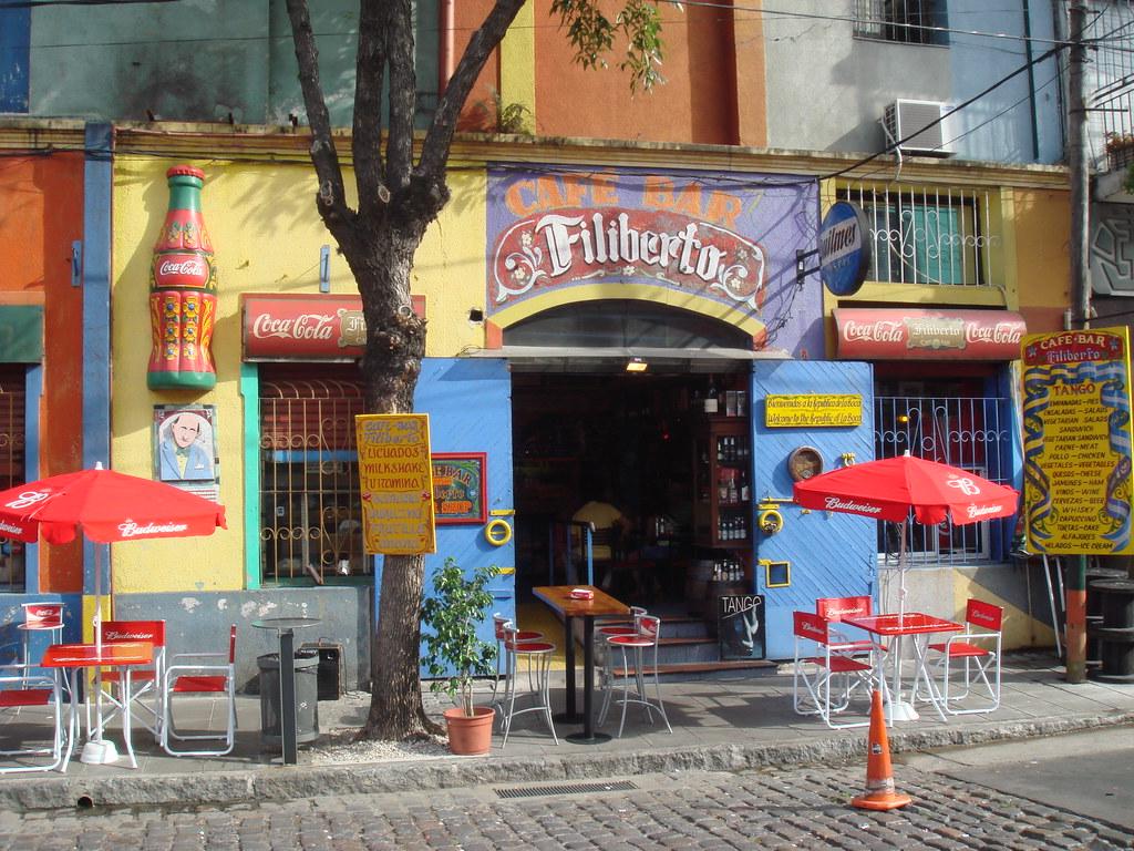 1024x768 Typical street scene in Caminito, Buenos Aires