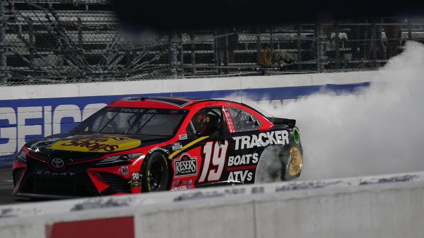 1440x810 Martin Truex Jr. outlasts teammate Denny Hamlin to win again at Martinsville Boston Globe