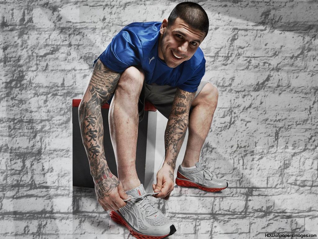 1024x768 Wallz Hut: Aaron Hernandez