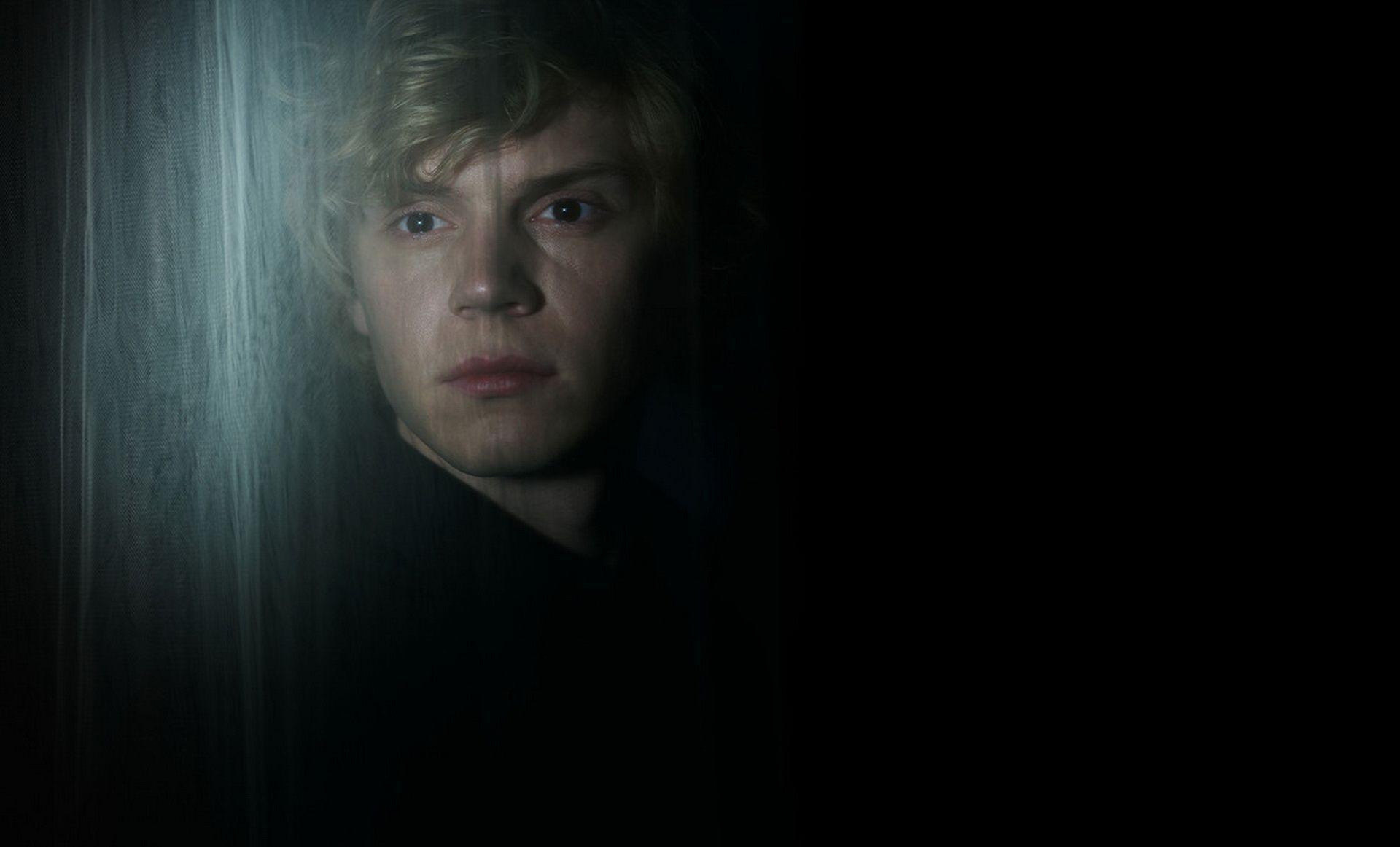 1920x1162 Evan Peters Wallpaper