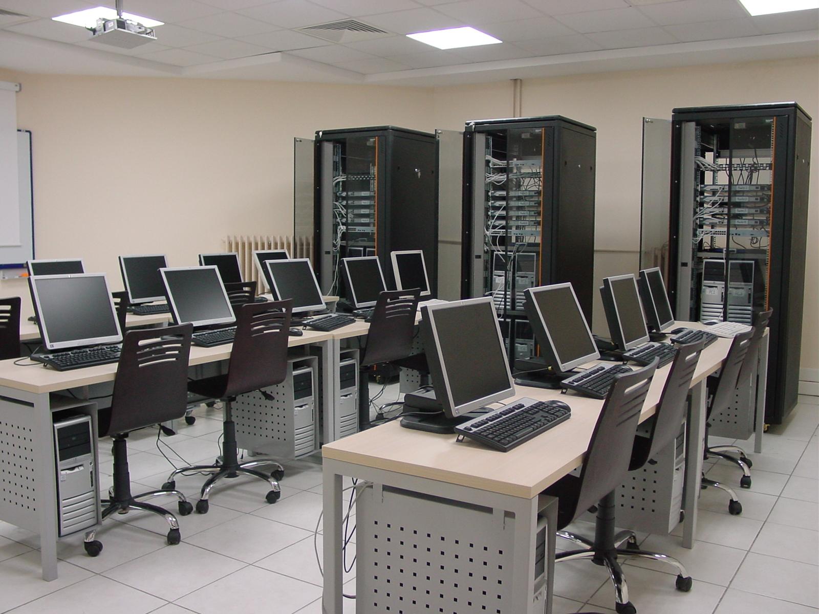 1600x1200 Network Lab Room Design