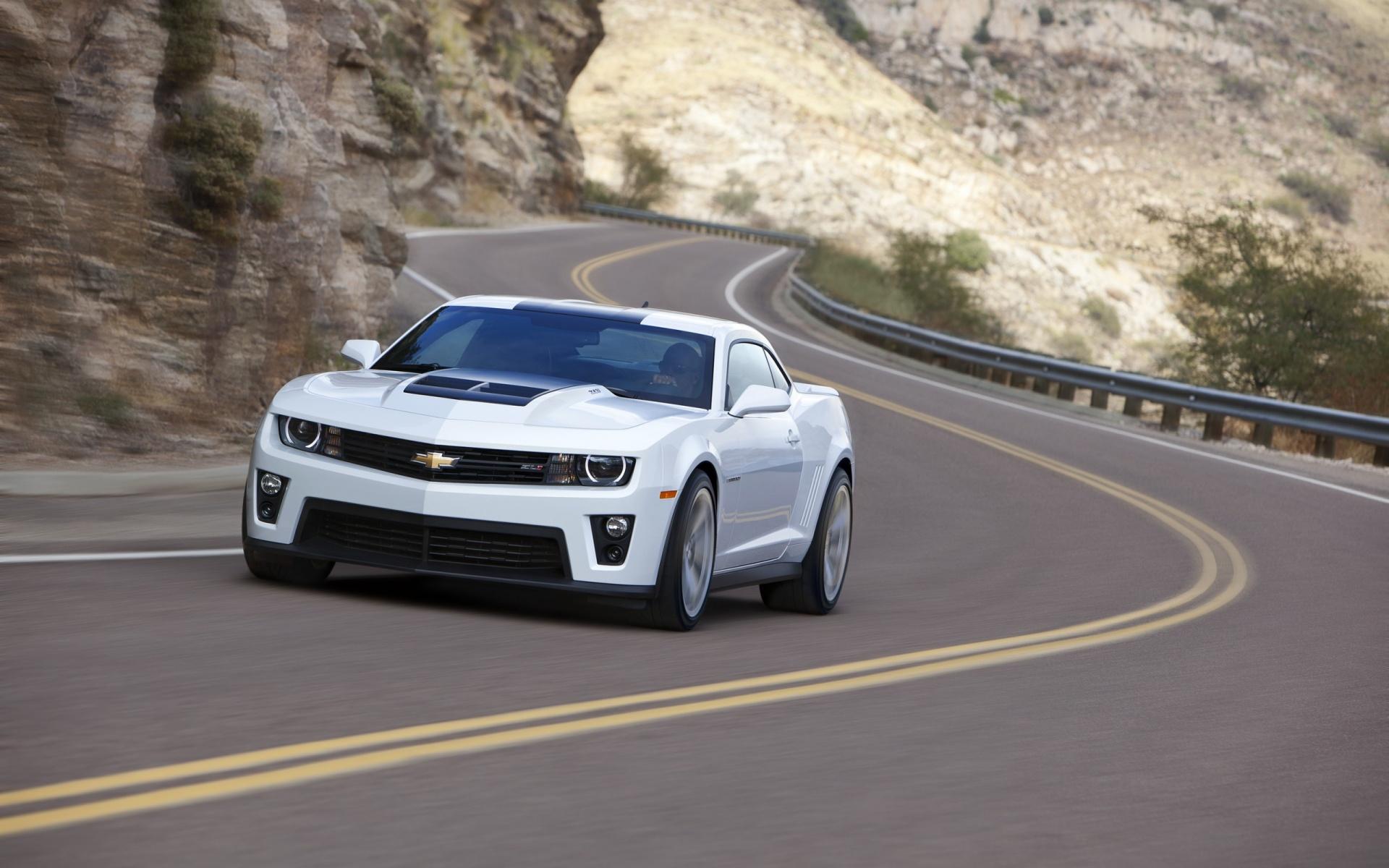 1920x1200 Chevrolet Camaro ZL1 2013 Wallpaper