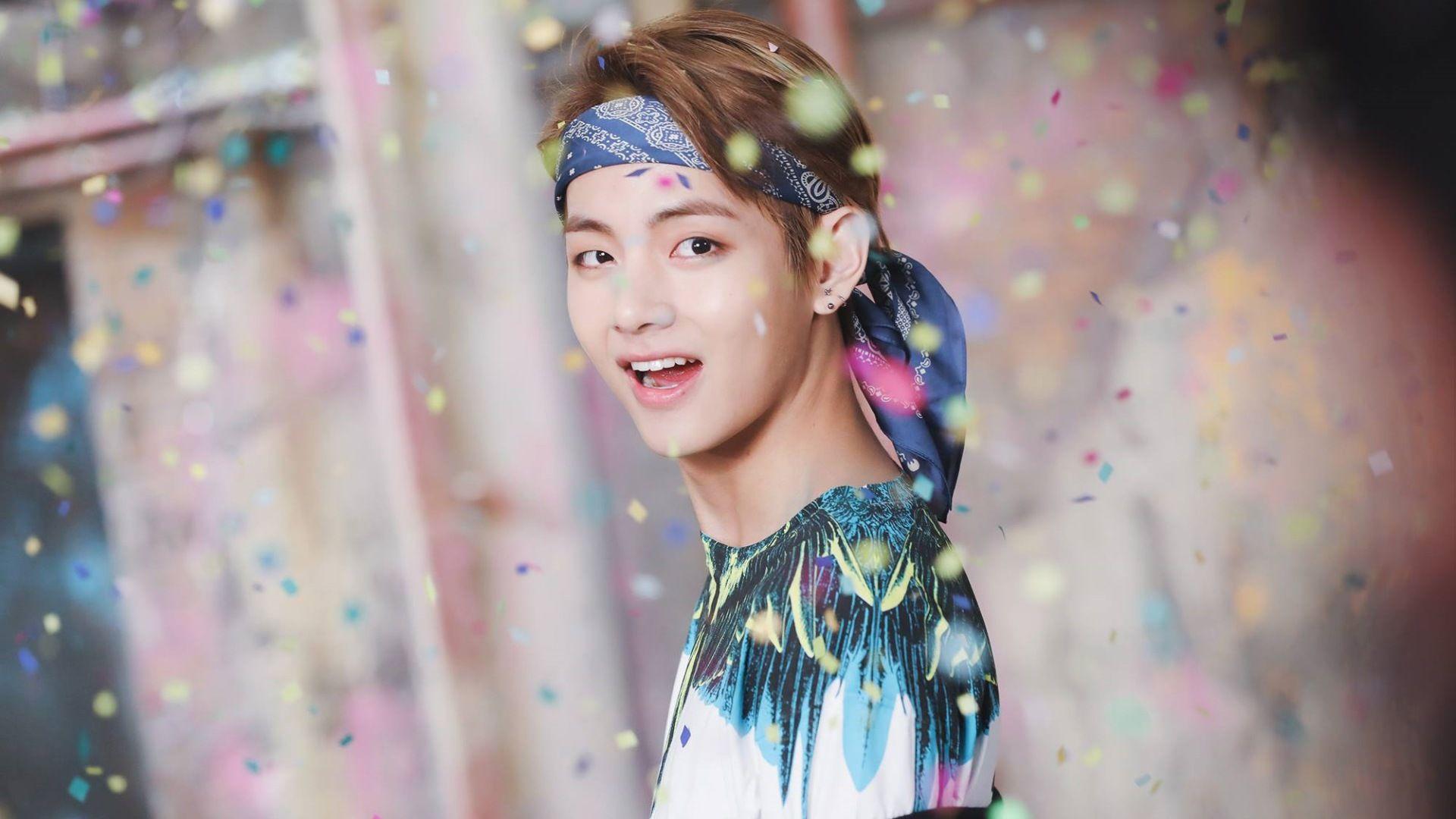 Bts V Desktop Wallpapers Top Free Bts V Desktop Backgrounds Wallpaperaccess