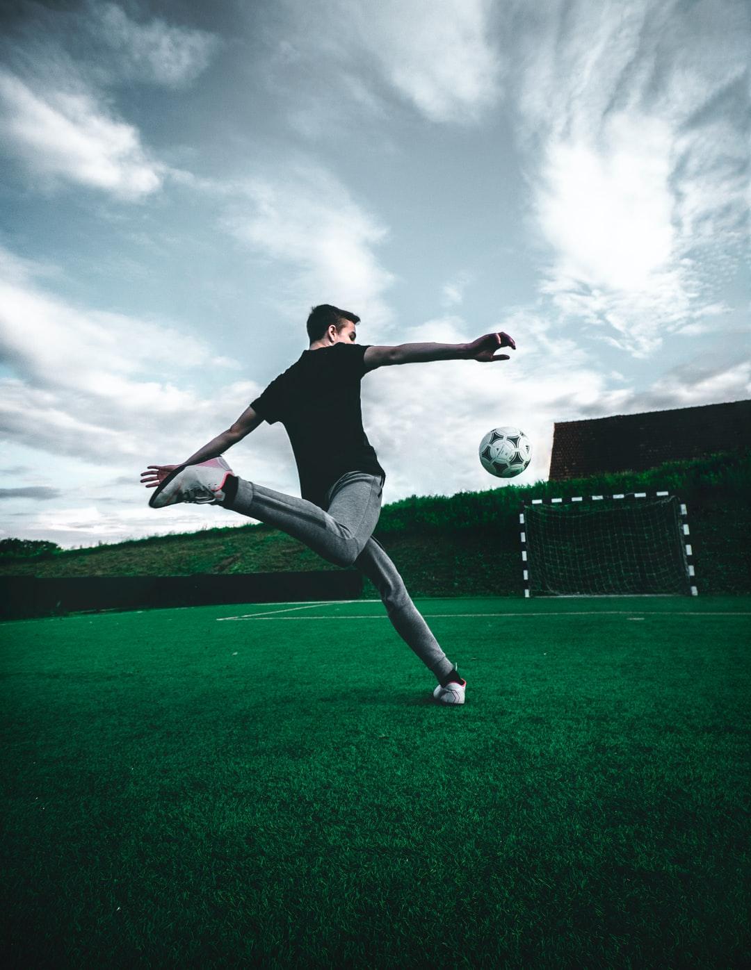 1080x1396 Football Player Picture. Download Free Image