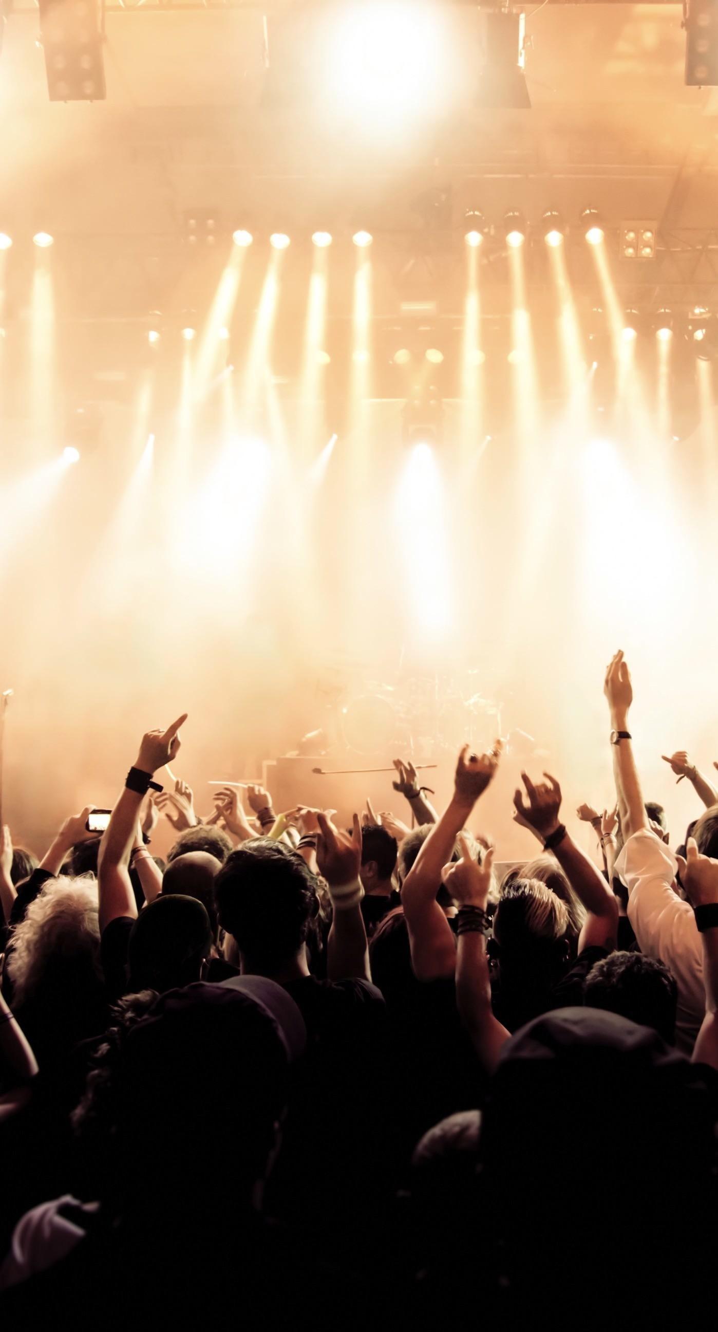 1398x2592 Aesthetic Christian Concert Wallpaper