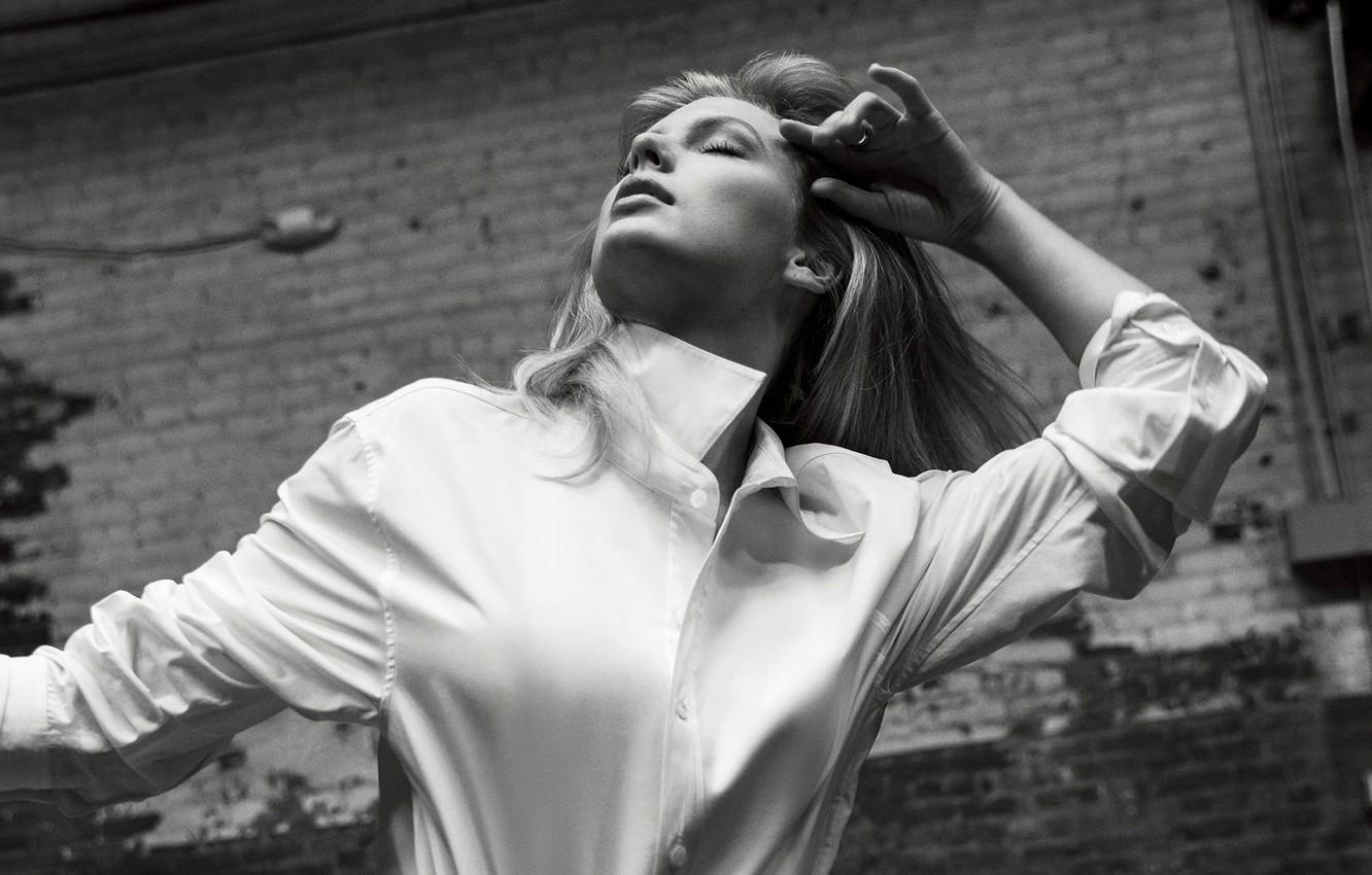 1332x850 Wallpaper girl, pose, black and white, shirt, Taylor Swift, Vogue image for desktop, section девушки