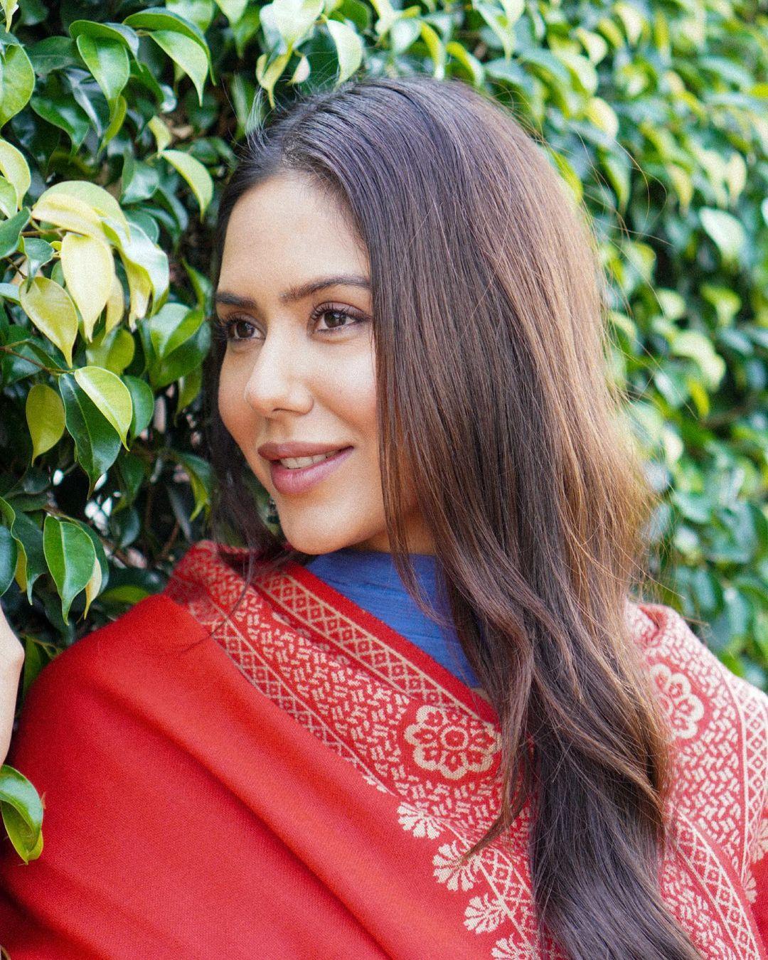 1080x1350 Sonam Bajwa HD Photo & Wallpaper Free Download