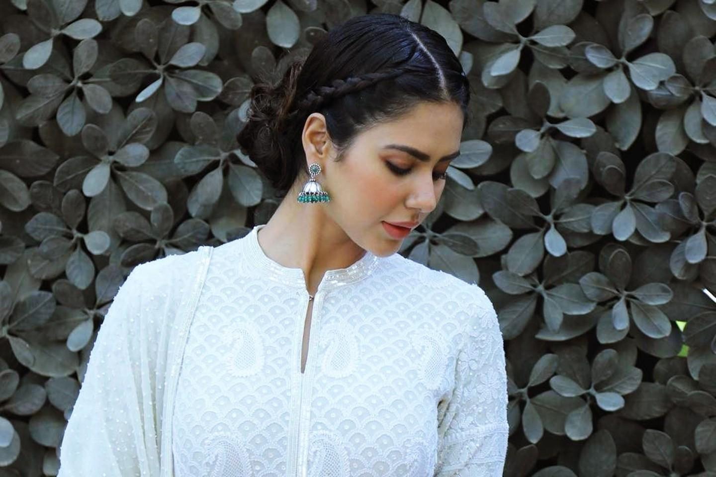 1440x960 Free Download Sonam Bajwa White Indian Suit Wallpaper