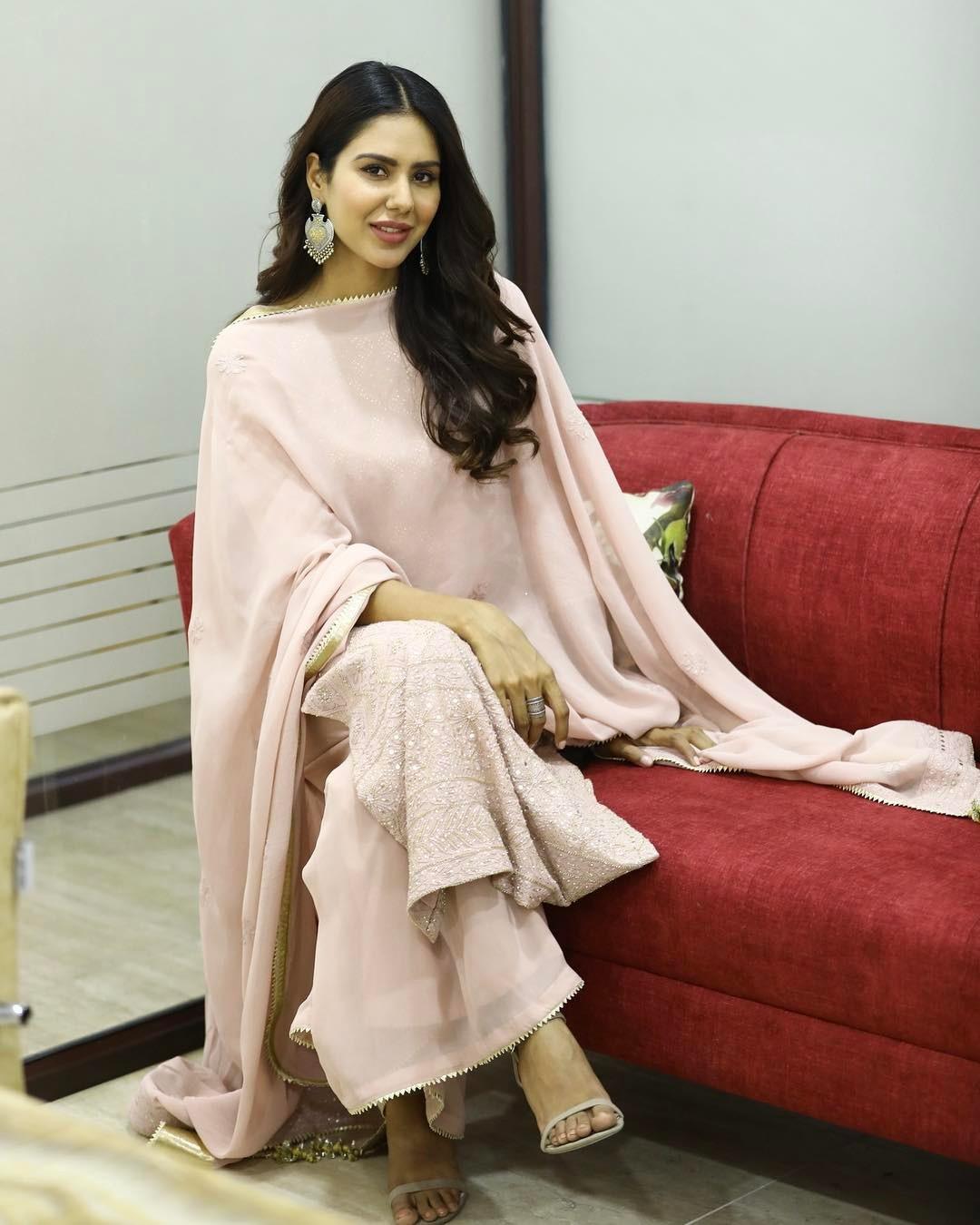 1080x1350 sonam bajwa beautiful wallpaper Trending News and Viral Videos