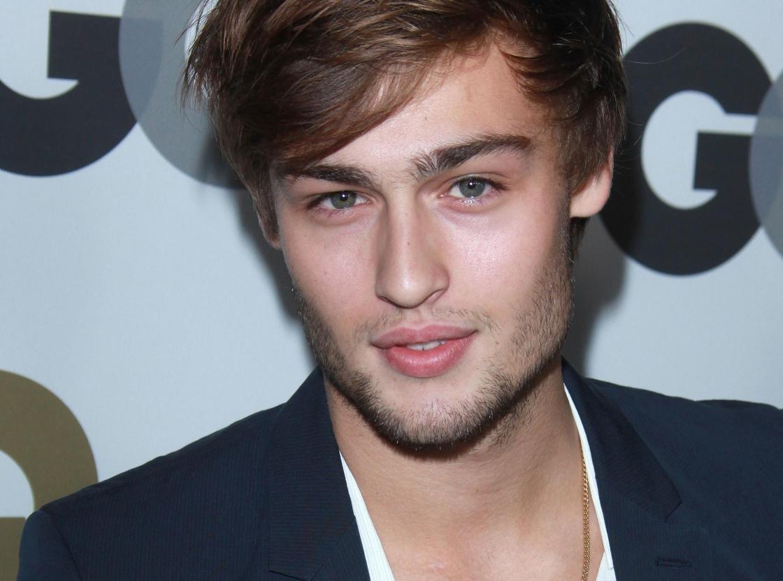 1120x832 Douglas Booth wallpaper HD for desktop background