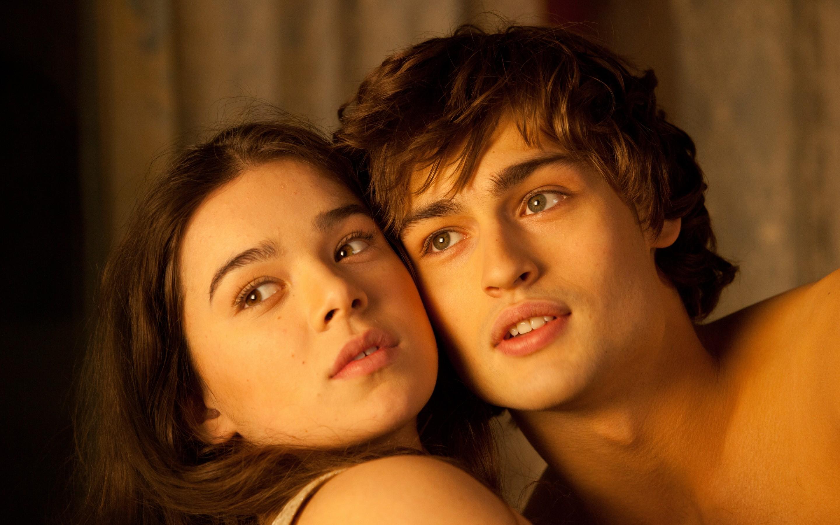 2880x1800 Romeo and Juliet, Douglas Booth, Hailee Steinfeld Wallpaper & Background Image