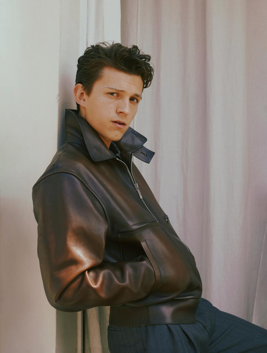 909x1200 Tom Holland wallpaper