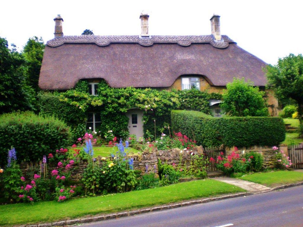 1024x768 English Country Cottages HD Wallpaper