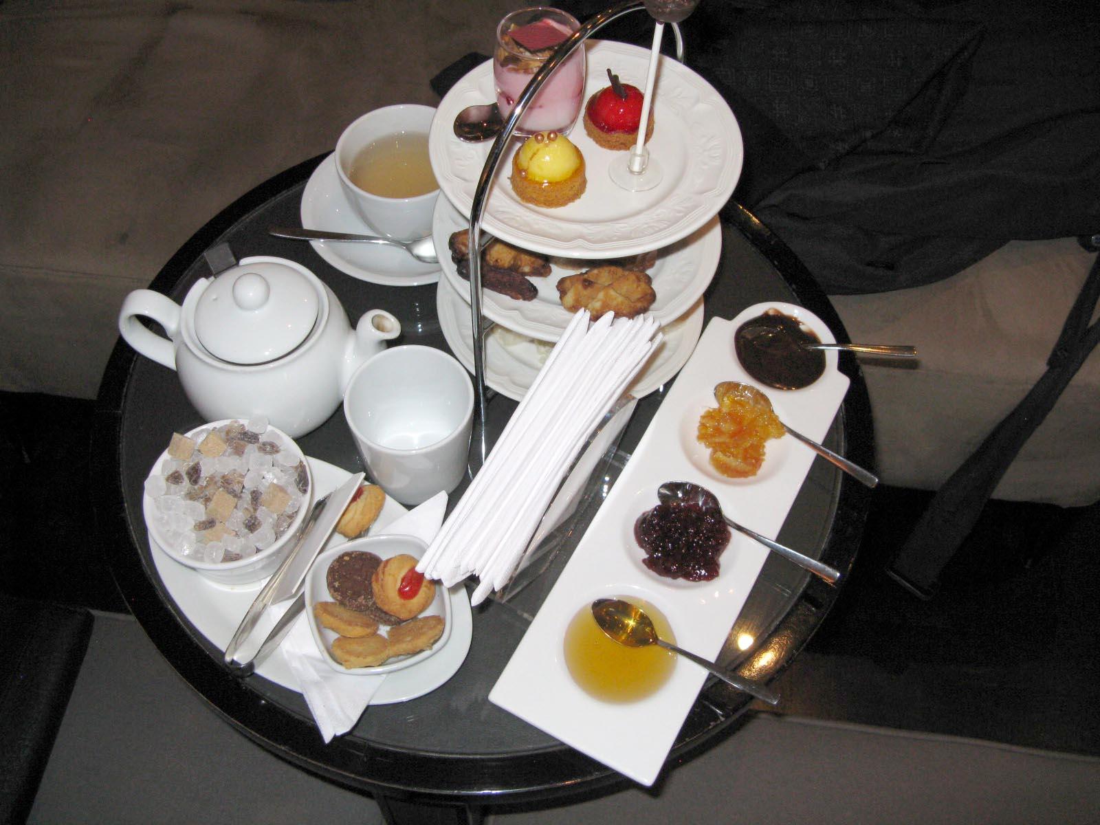 1600x1200 High Tea Table Setting
