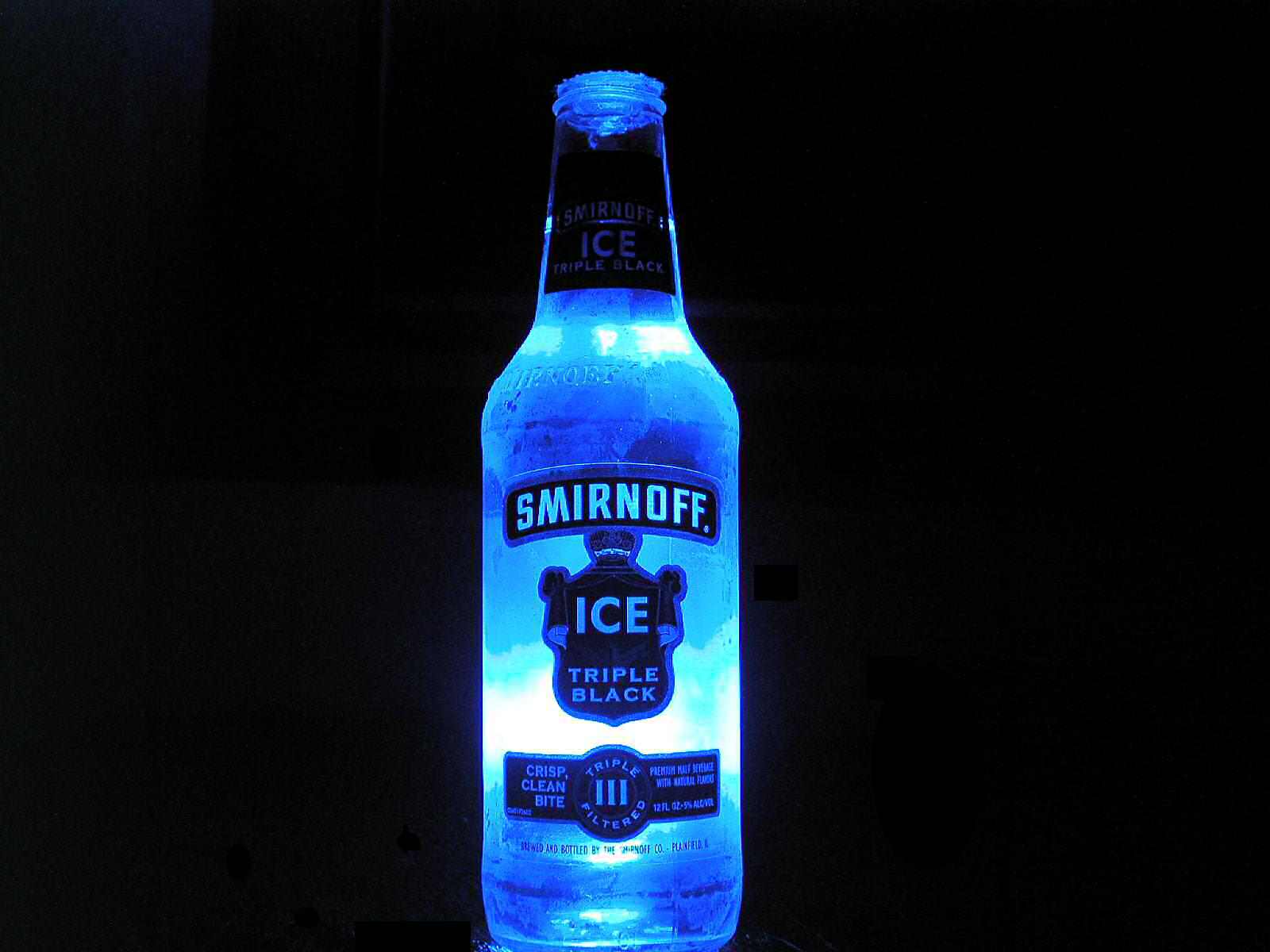 1600x1200 Vodka Wallpaper