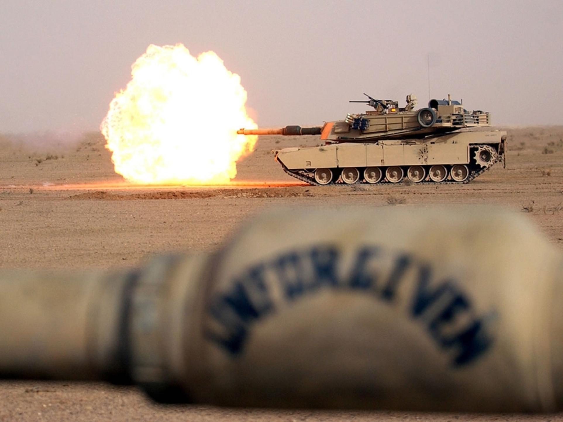 1925x1444 M1A1 Abrams Firepower HD Wallpaper