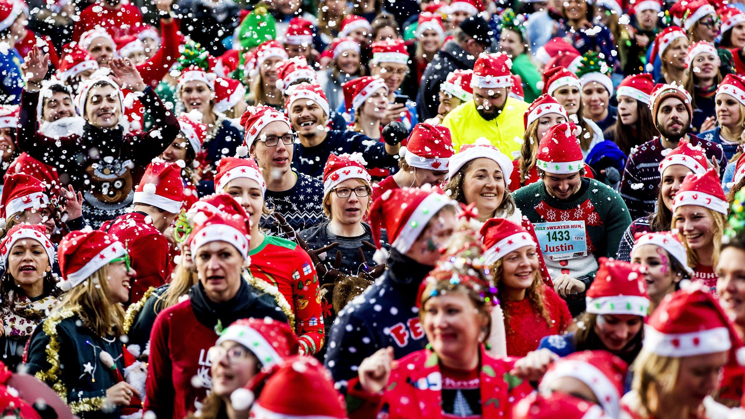 2560x1440 Christmas Sweaters May Be Adding to Plastic Pollution in Oceans, Environmental Charity Warns
