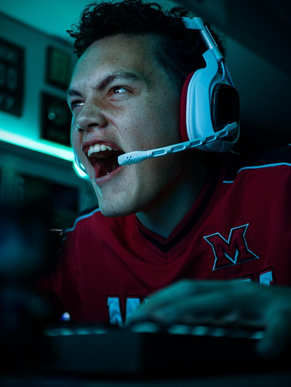 1000x1332 Gaming Headphone Picture. Download Free Image