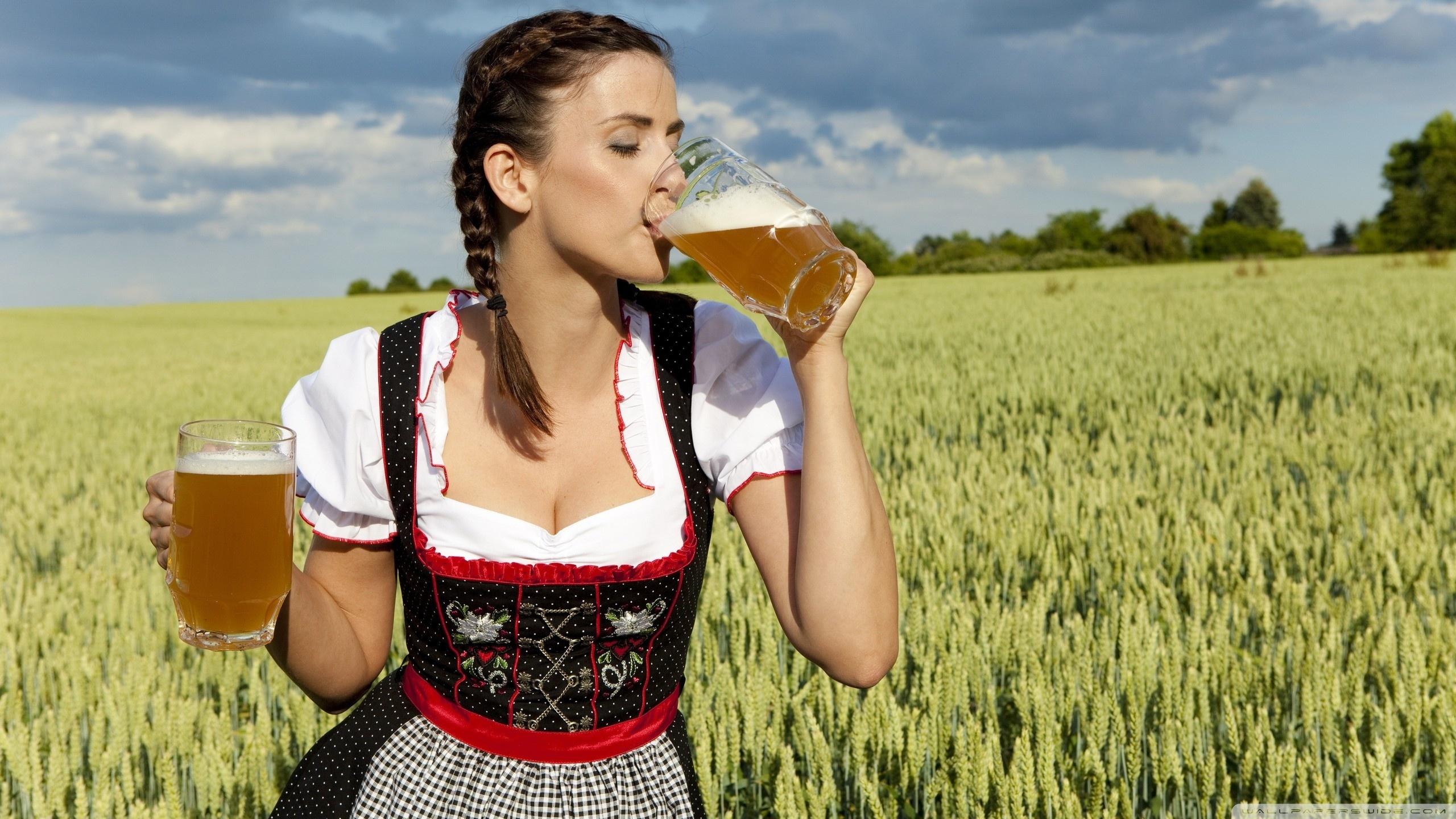 2560x1440 German Woman Drinking Beer Ultra HD Desktop Background Wallpaper for 4K UHD TV : Tablet