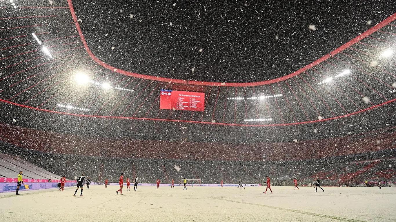 1366x768 Bayern Munich vs PSG. Champions League: Snowfall in Munich ahead of Bayern Munich vs PSG