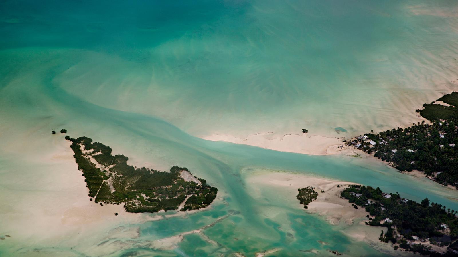 1600x900 Kiribati drowning while the world is watching silently