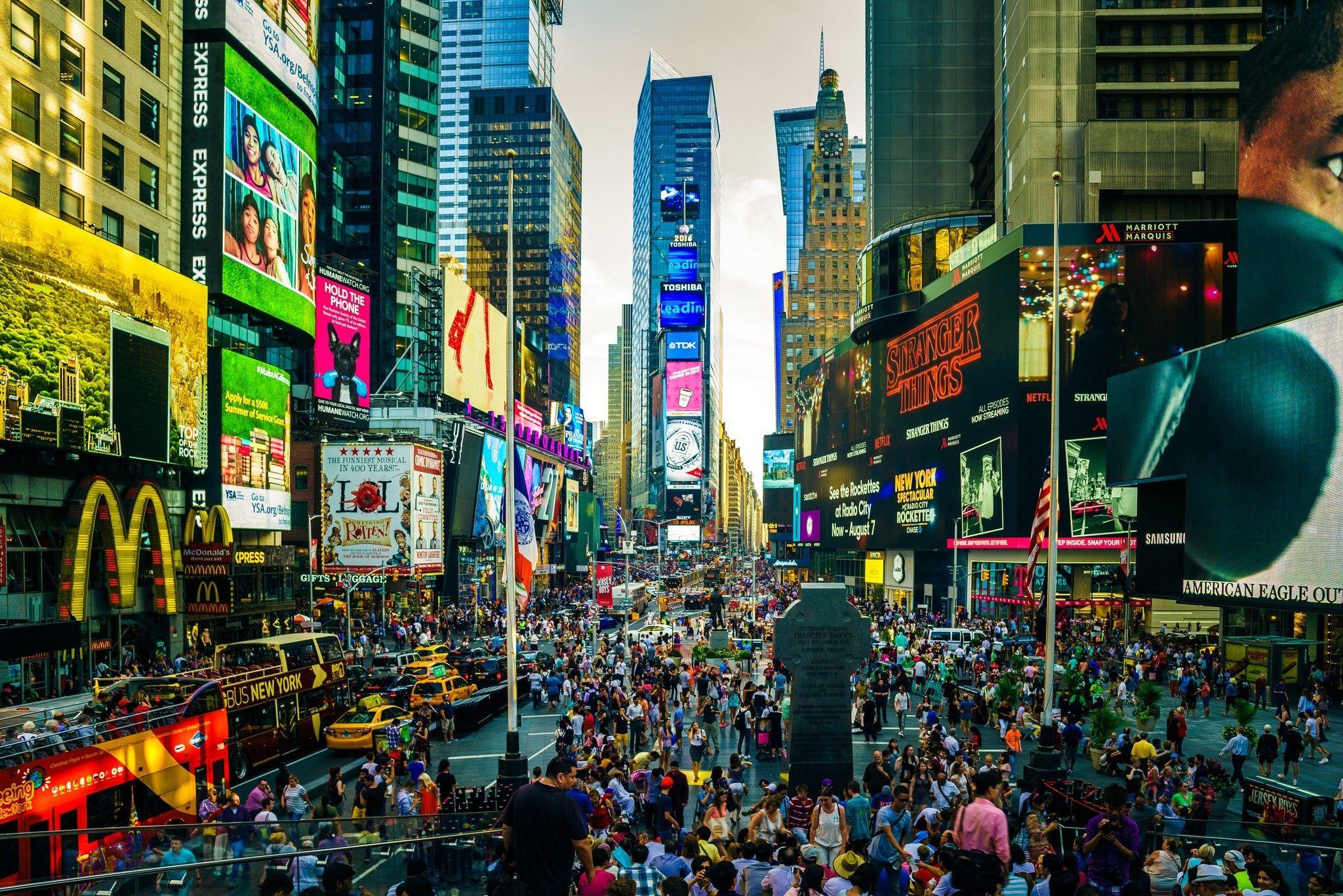 2048x1367 Times Square Wallpaper