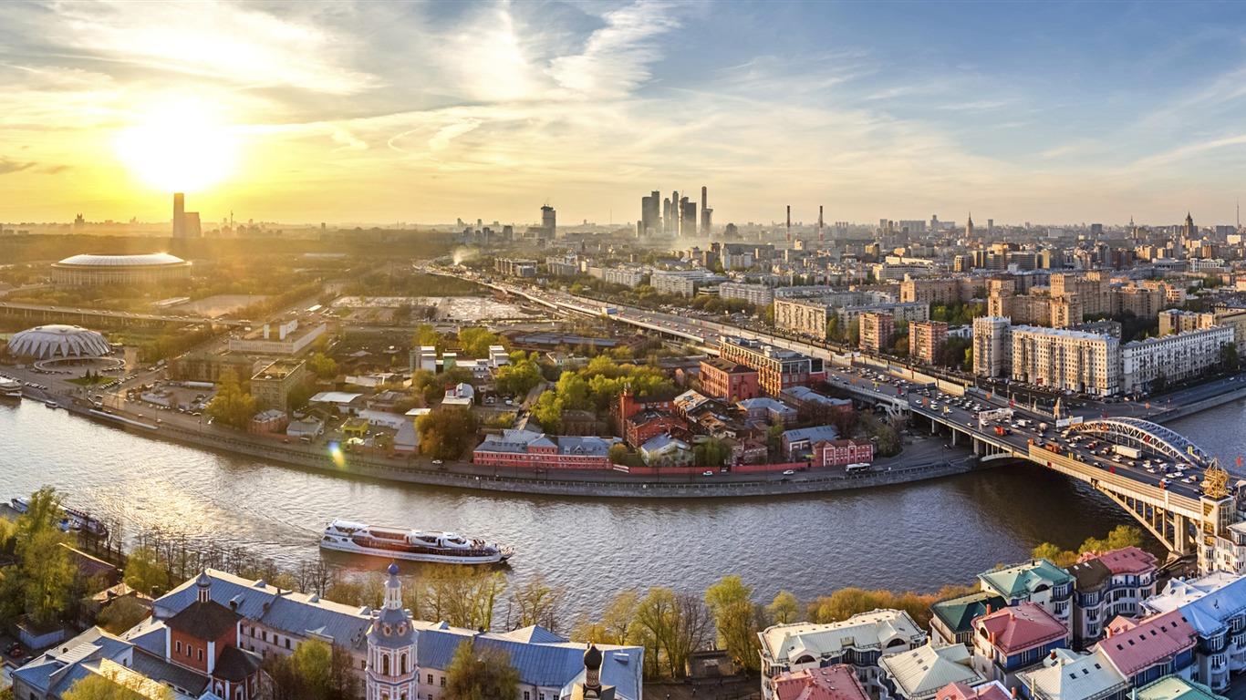 1366x768 Downtown Moscow Russia Windows Theme Wallpaper