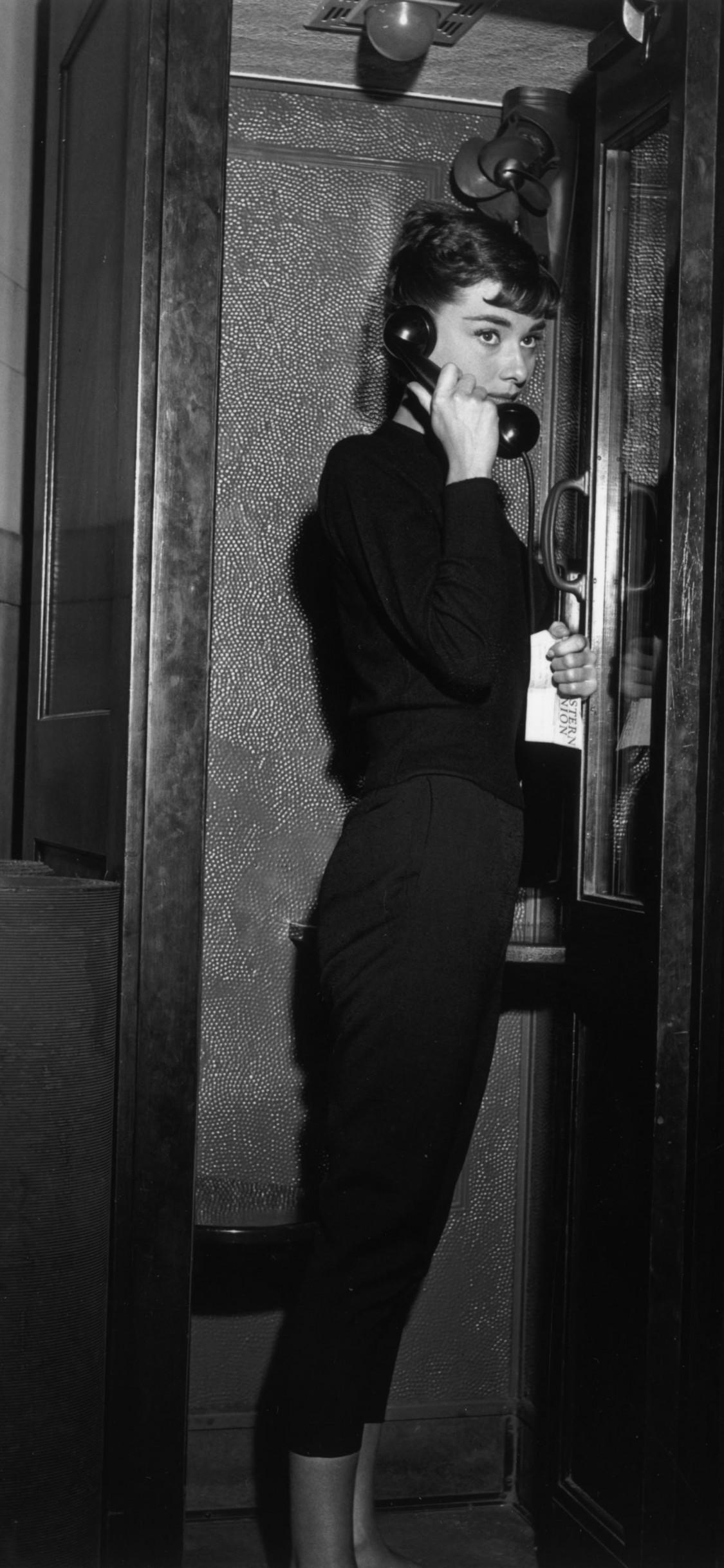1125x2436 Audrey Hepburn iPhone X Wallpaper Download