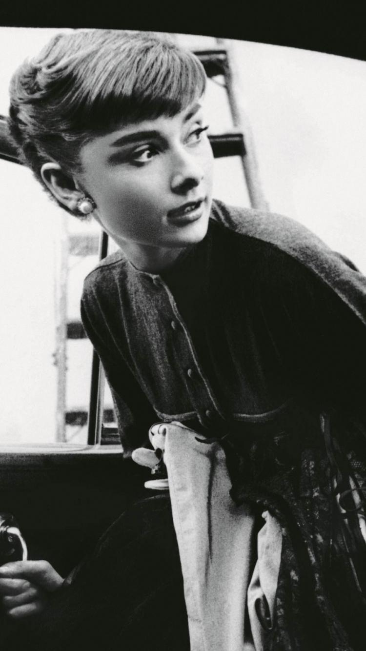 750x1334 Celebrity Audrey Hepburn