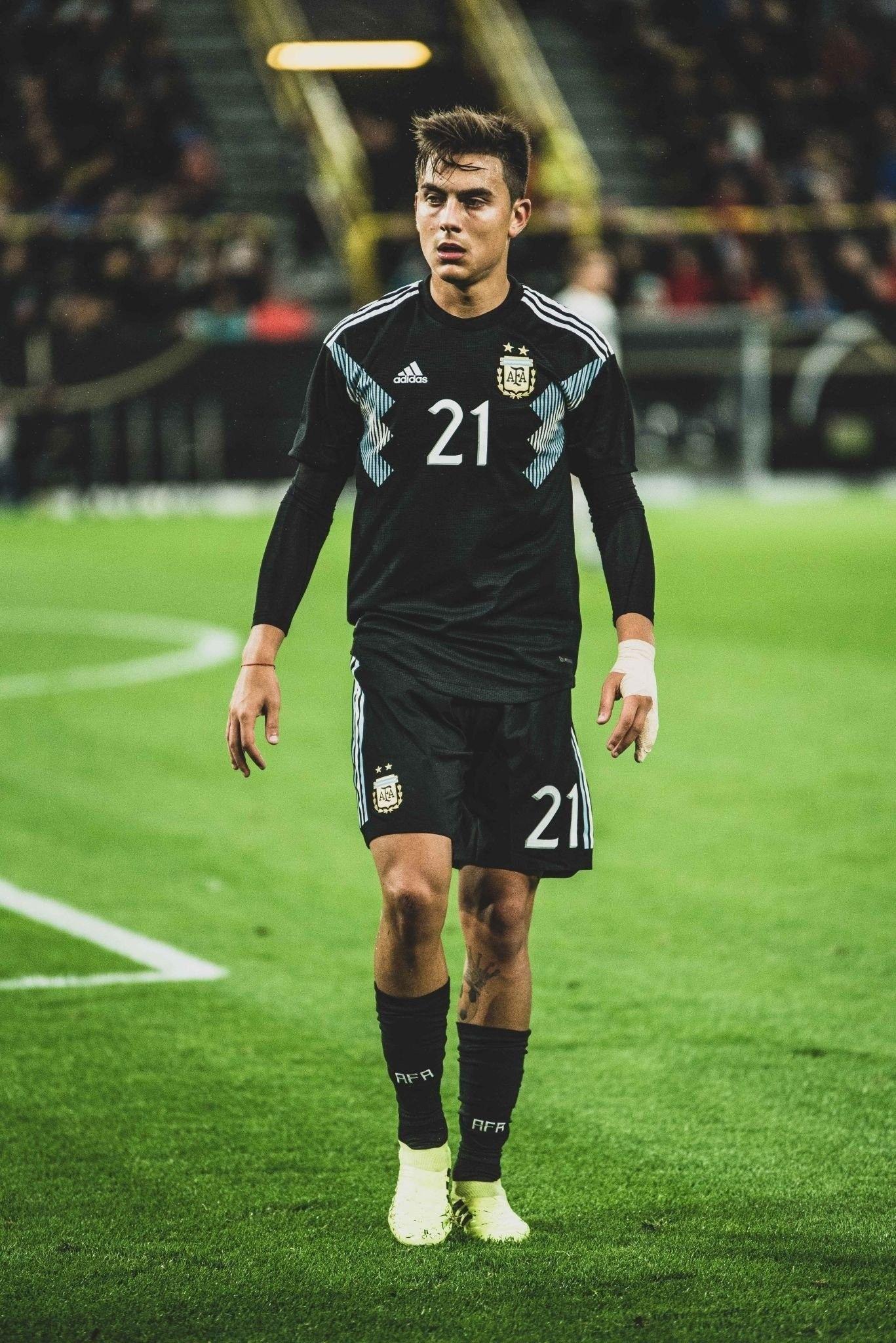 1367x2048 Paulo Dybala 2021 Wallpaper