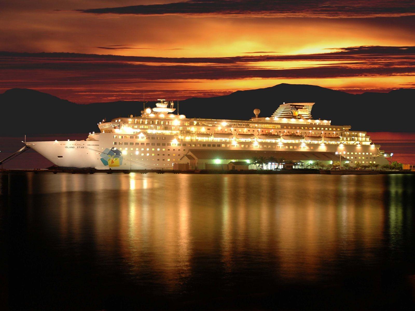 1600x1200 Cruise Ship Wallpaper