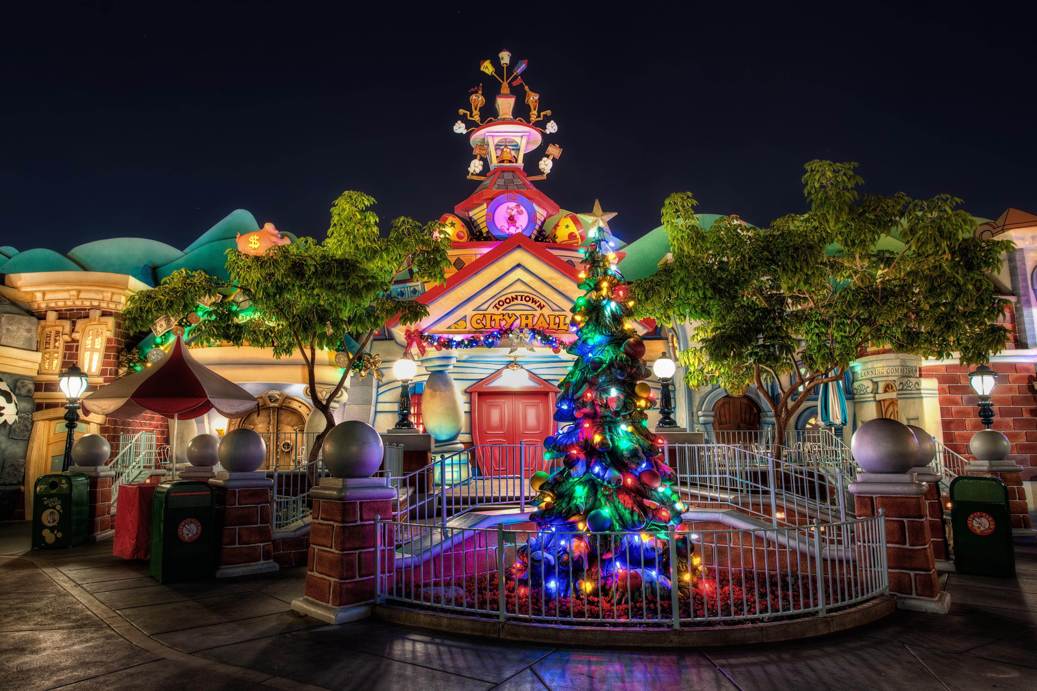 4288x2858 Wallpaper California Disneyland USA HDRI Christmas tree 4288x2858