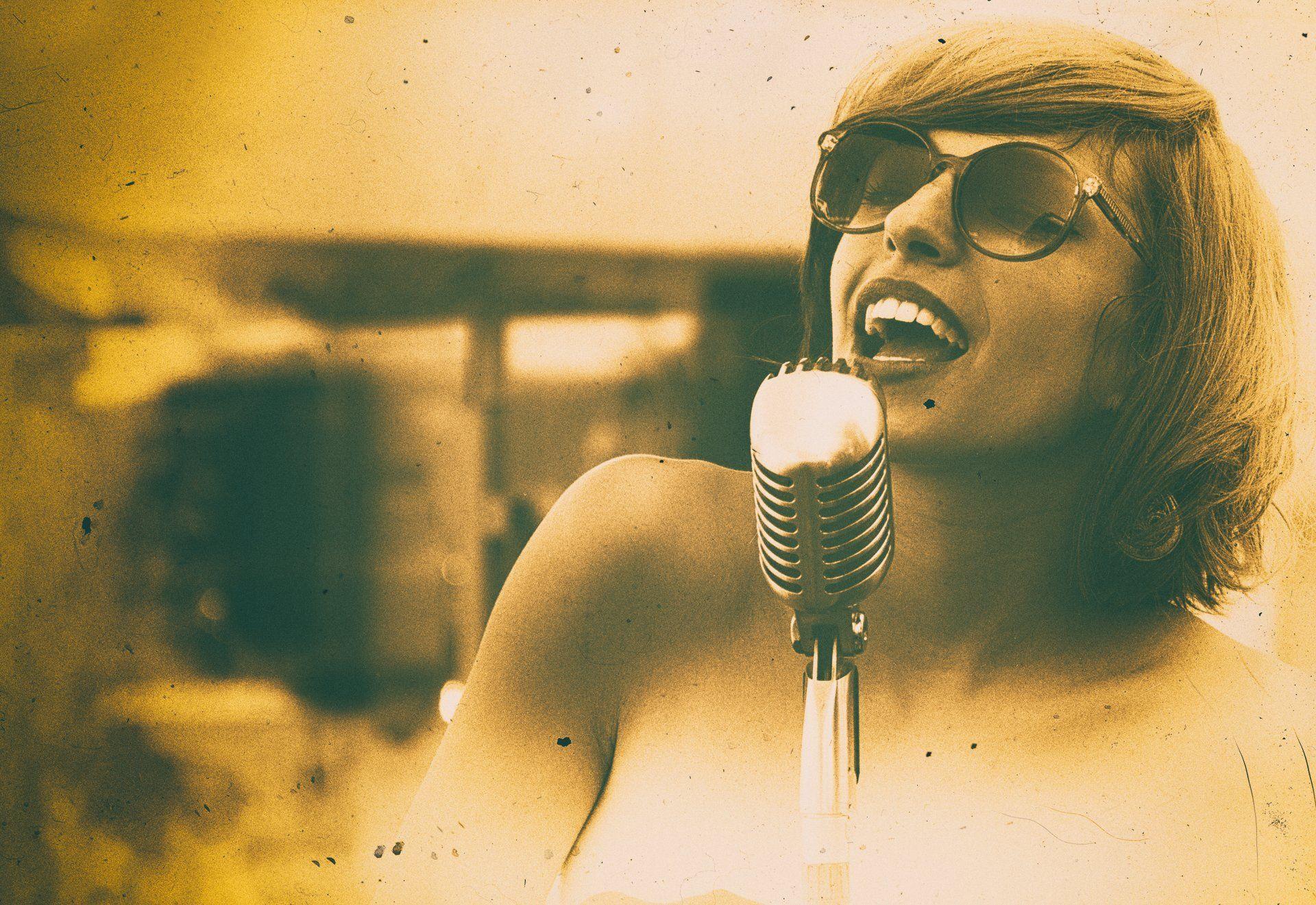 Singer Vintage Wallpapers Top Free Singer Vintage Backgrounds