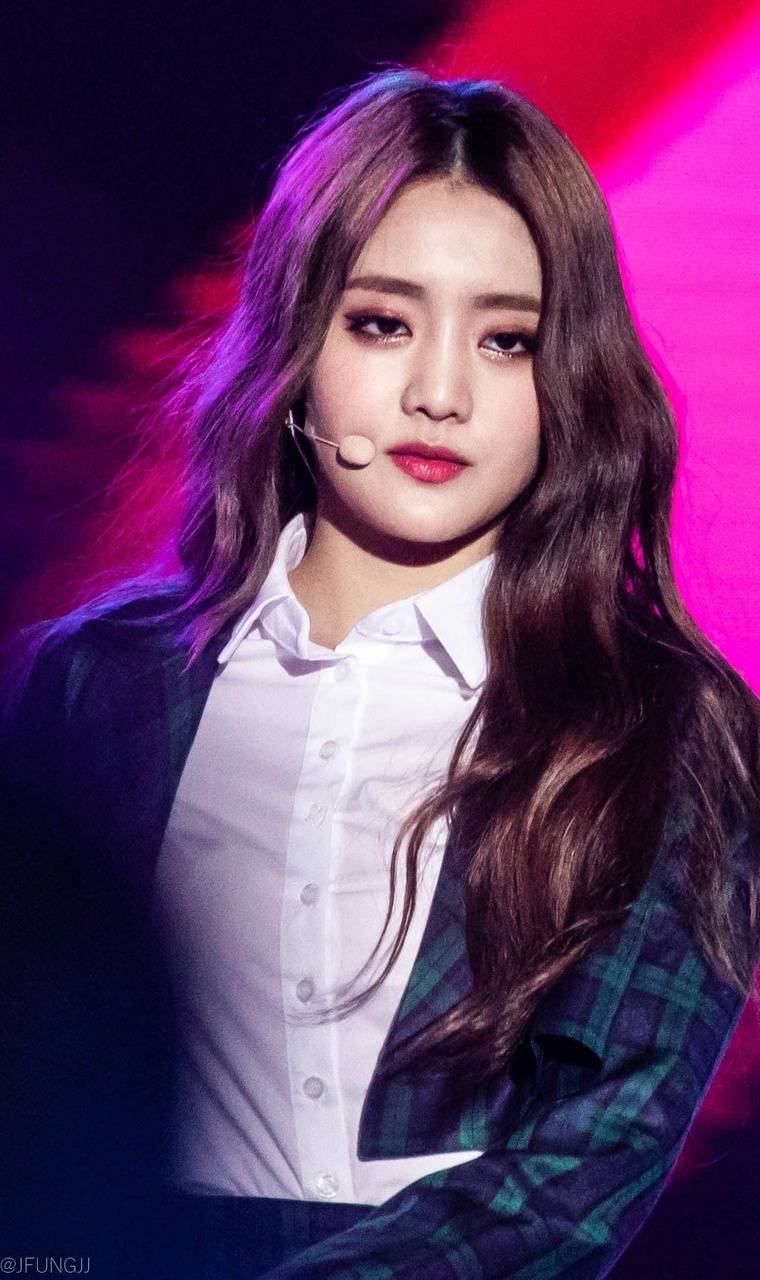 760x1280 Gi Dle Minnie Wallpaper
