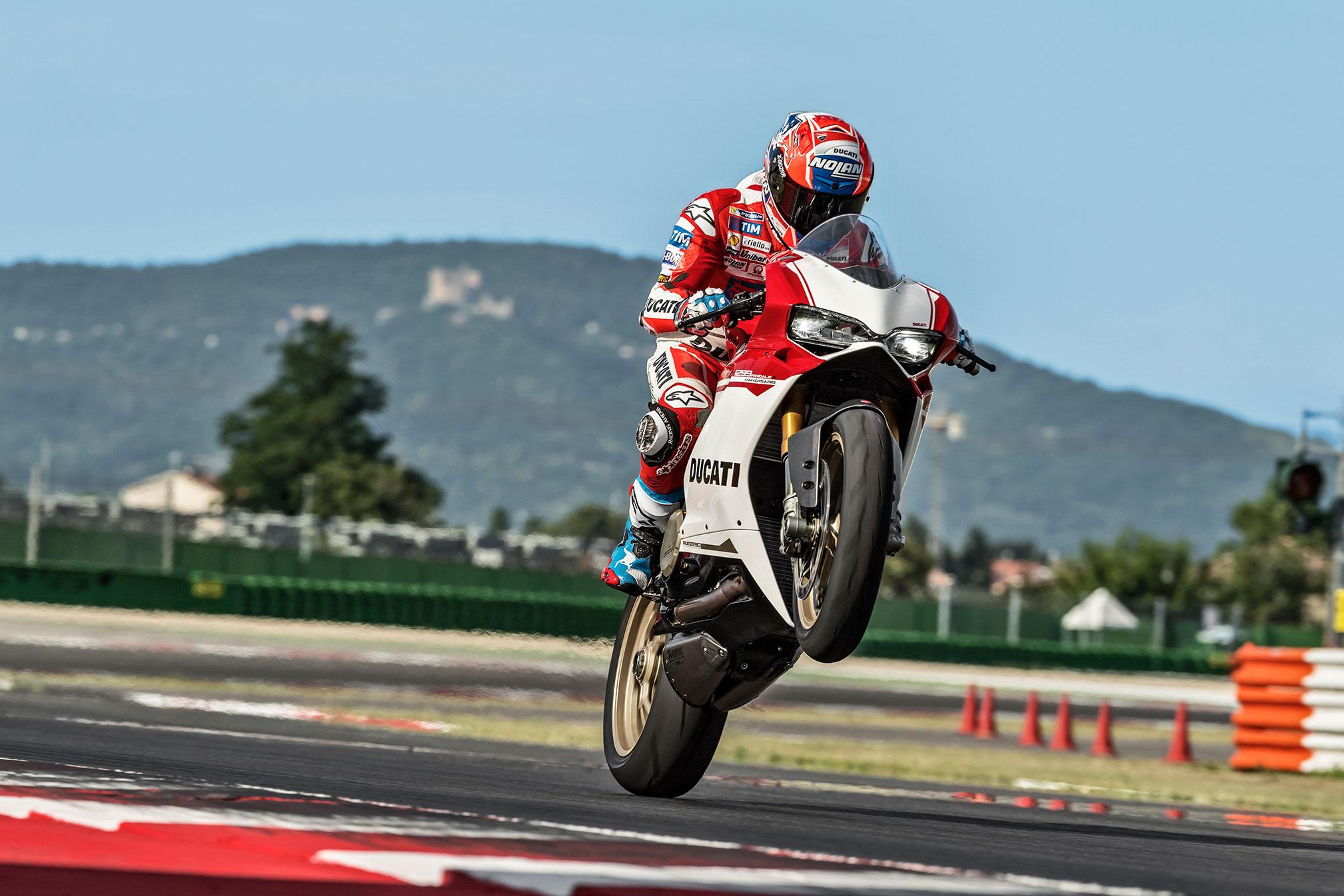 2017x1345 Ducati Panigale 1299 Wheelie