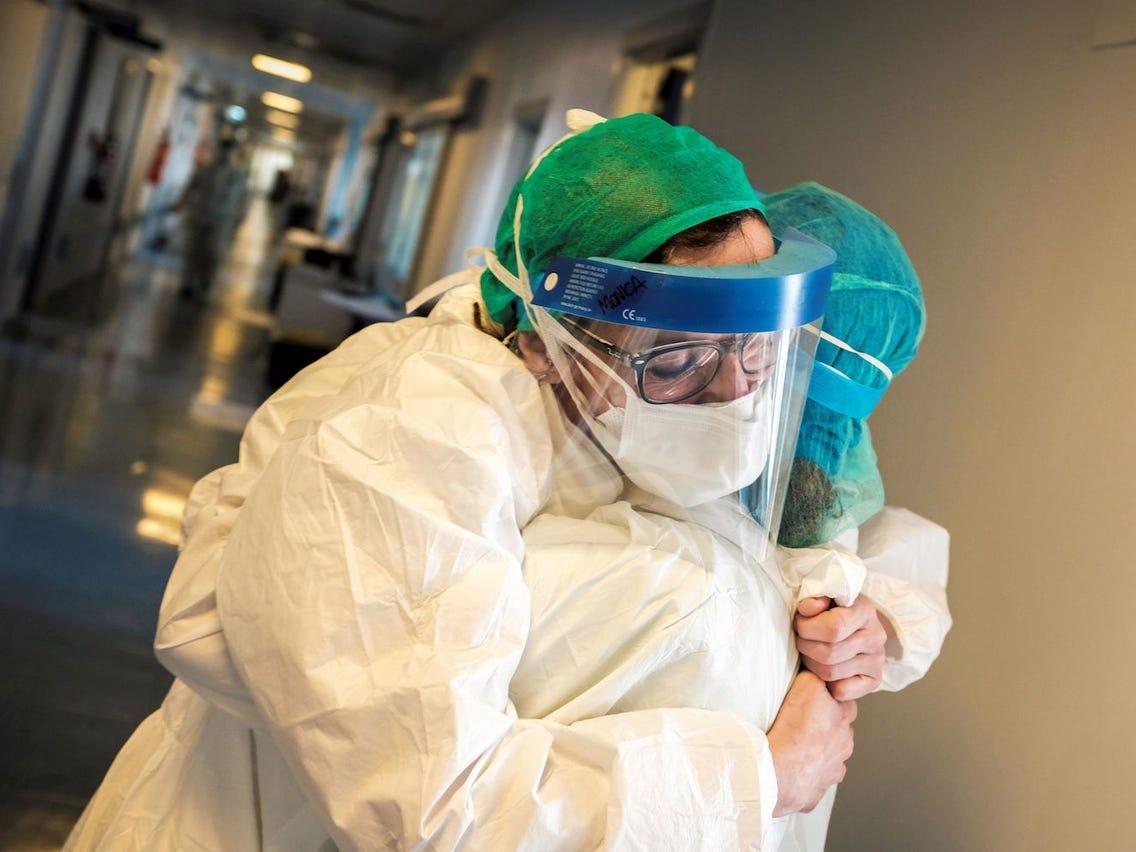 1136x852 Coronavirus: Dramatic Photo Show Medics Fighting on the Front Line