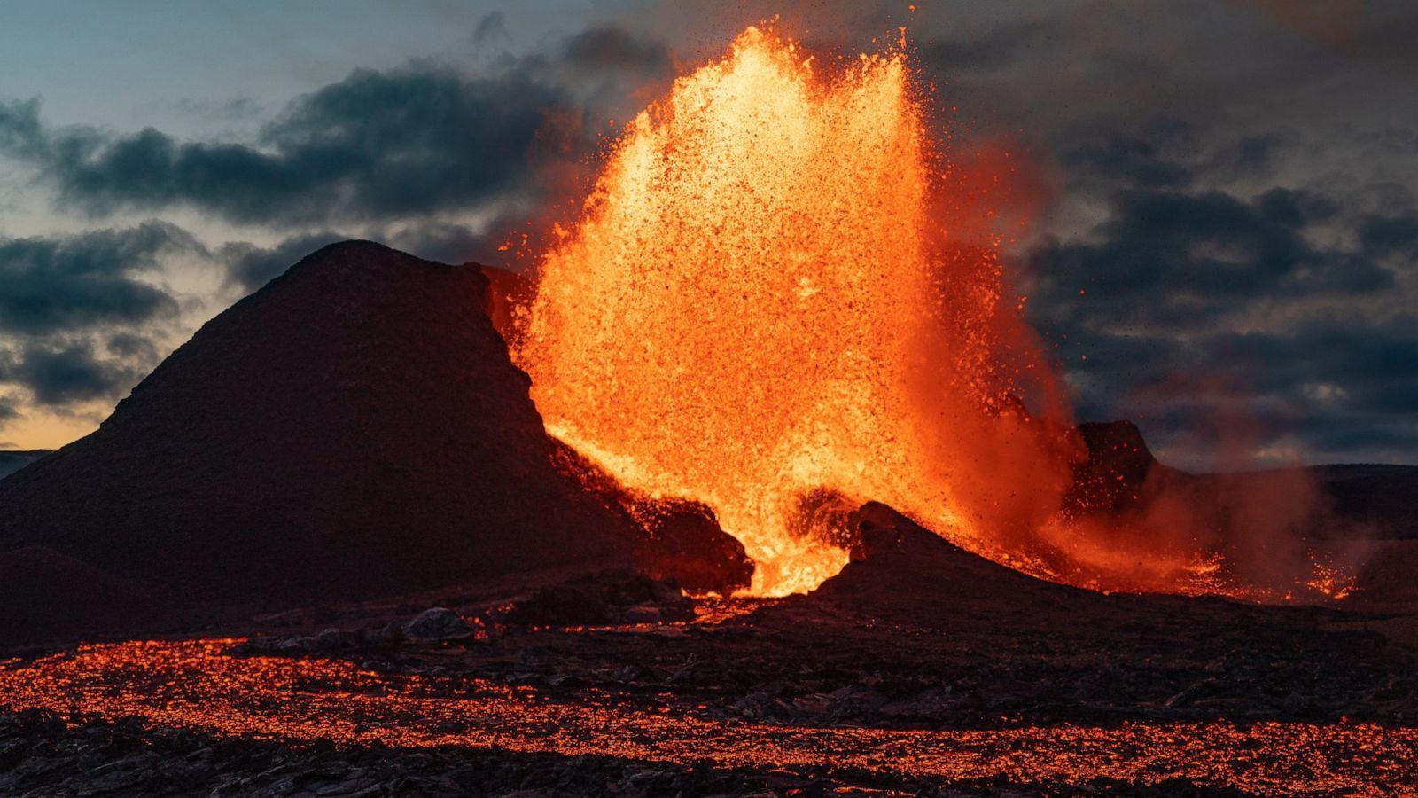 1600x900 AP PHOTOS: Icelandic volcanic eruption a 'wonder of nature'