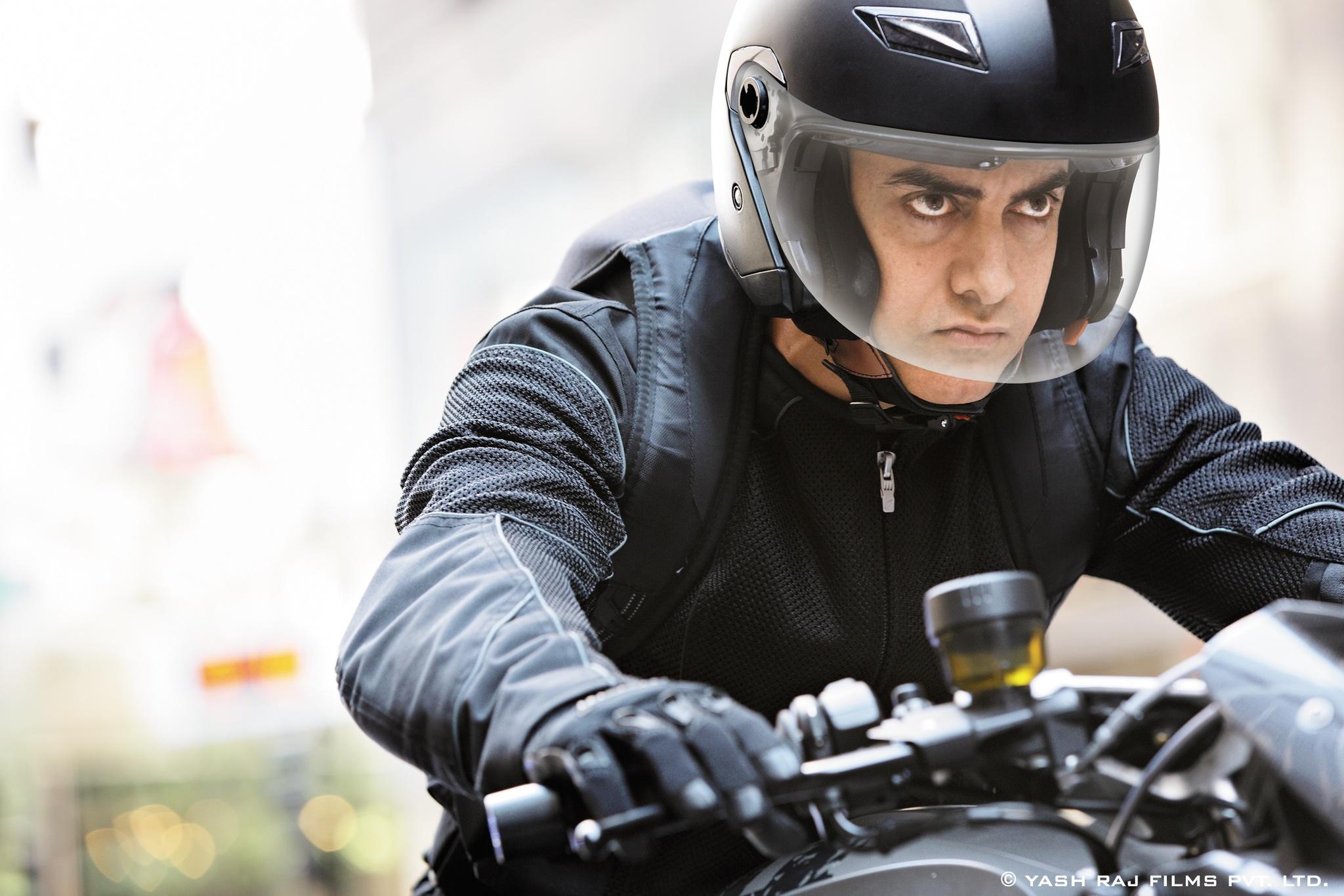 2048x1365 Dhoom 3 Helmet HD Wallpaper