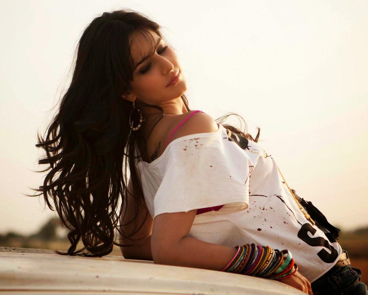 1280x1024 Katrina Kaif In Dhoom 3 Picture Katrina HD Wallpaper